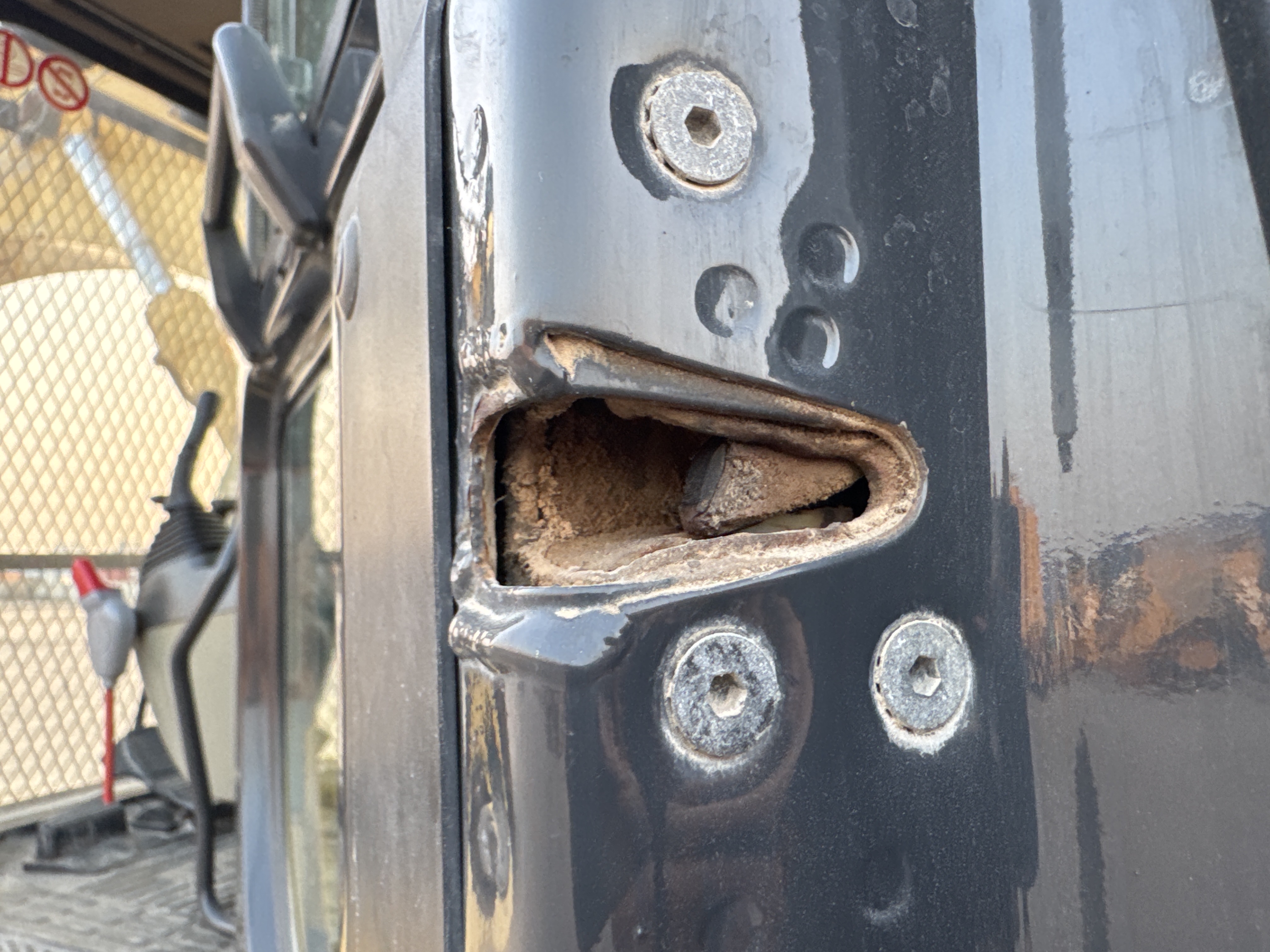 MDX-012-Komatsu-PC350LC-8-Medium-excavators-inspection-Cabin-Door-handles-2
