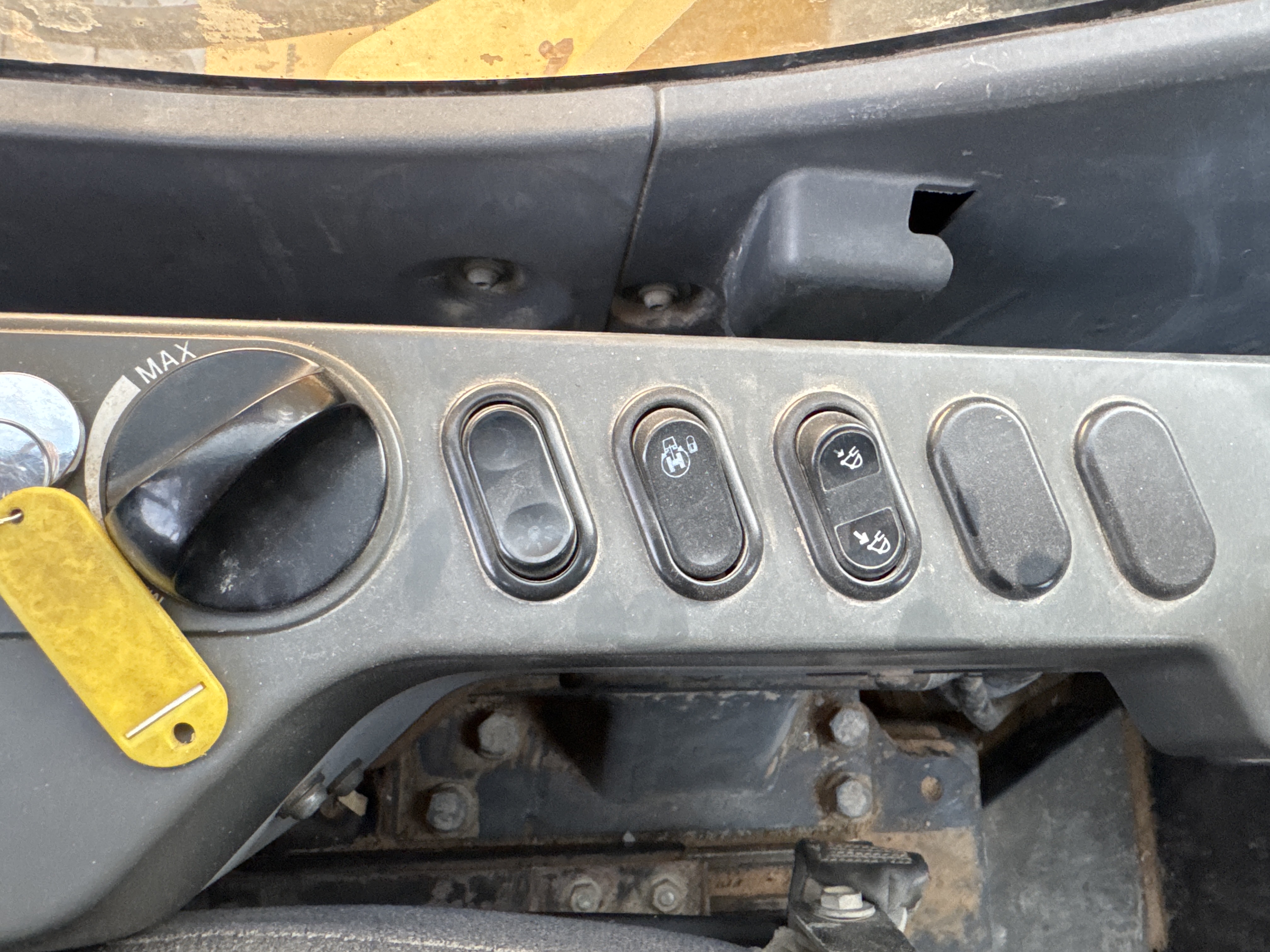 MDX-012-Komatsu-PC350LC-8-Medium-excavators-inspection-Cabin-Electronic-instrument-board-2