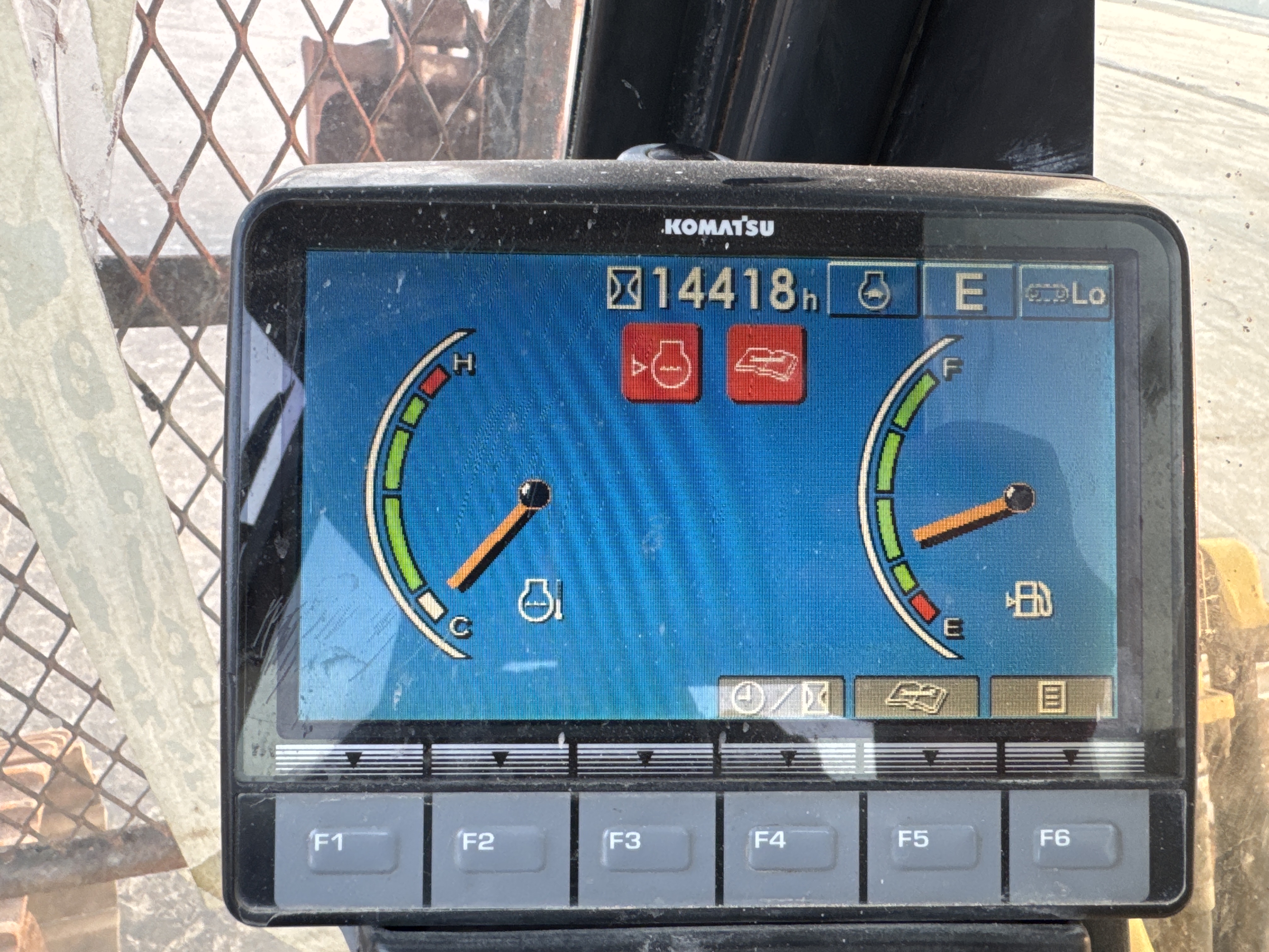 MDX-012-Komatsu-PC350LC-8-Medium-excavators-inspection-Cabin-Instrument-cluster-2
