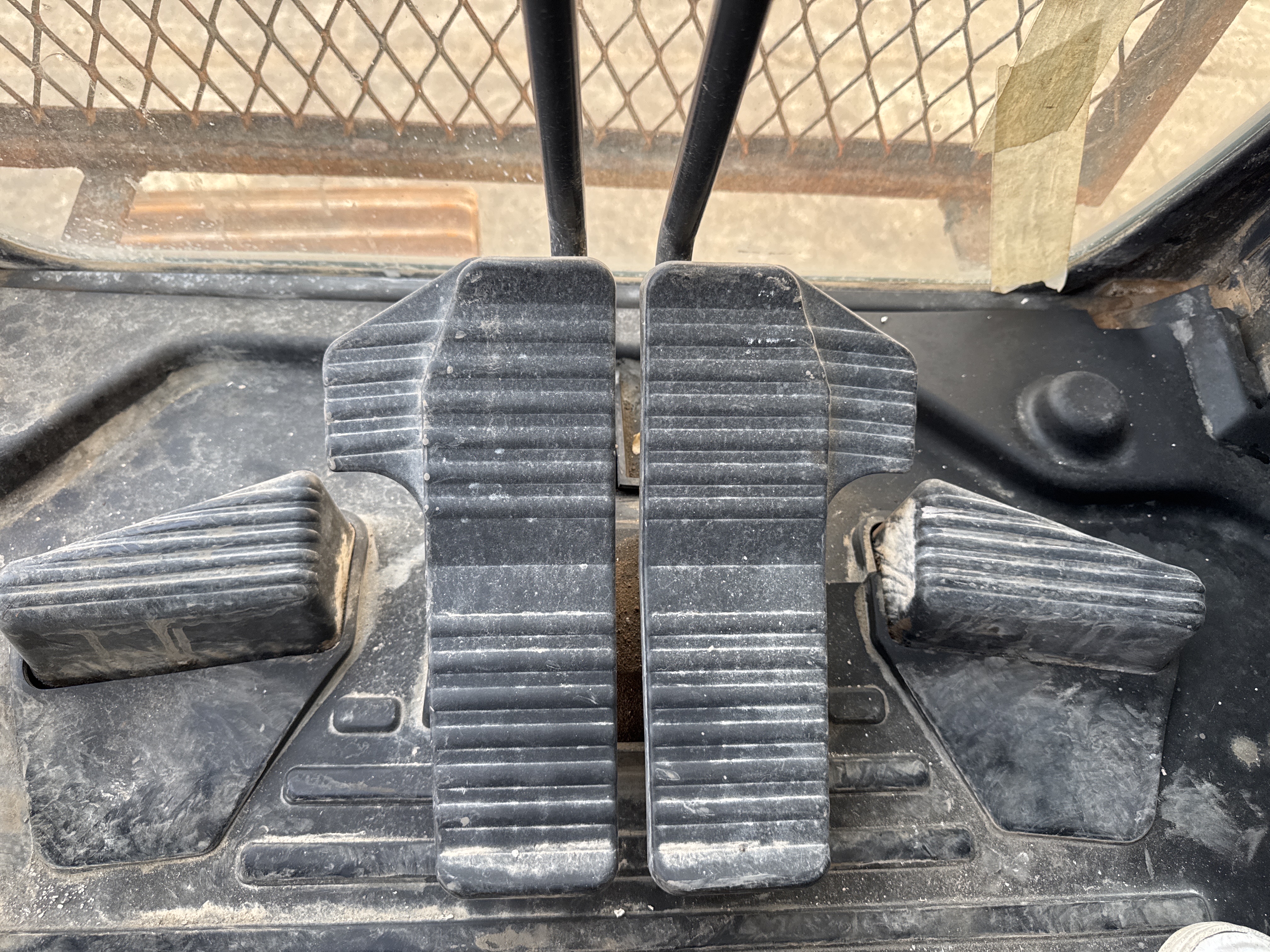 MDX-012-Komatsu-PC350LC-8-Medium-excavators-inspection-Cabin-Pedals-2