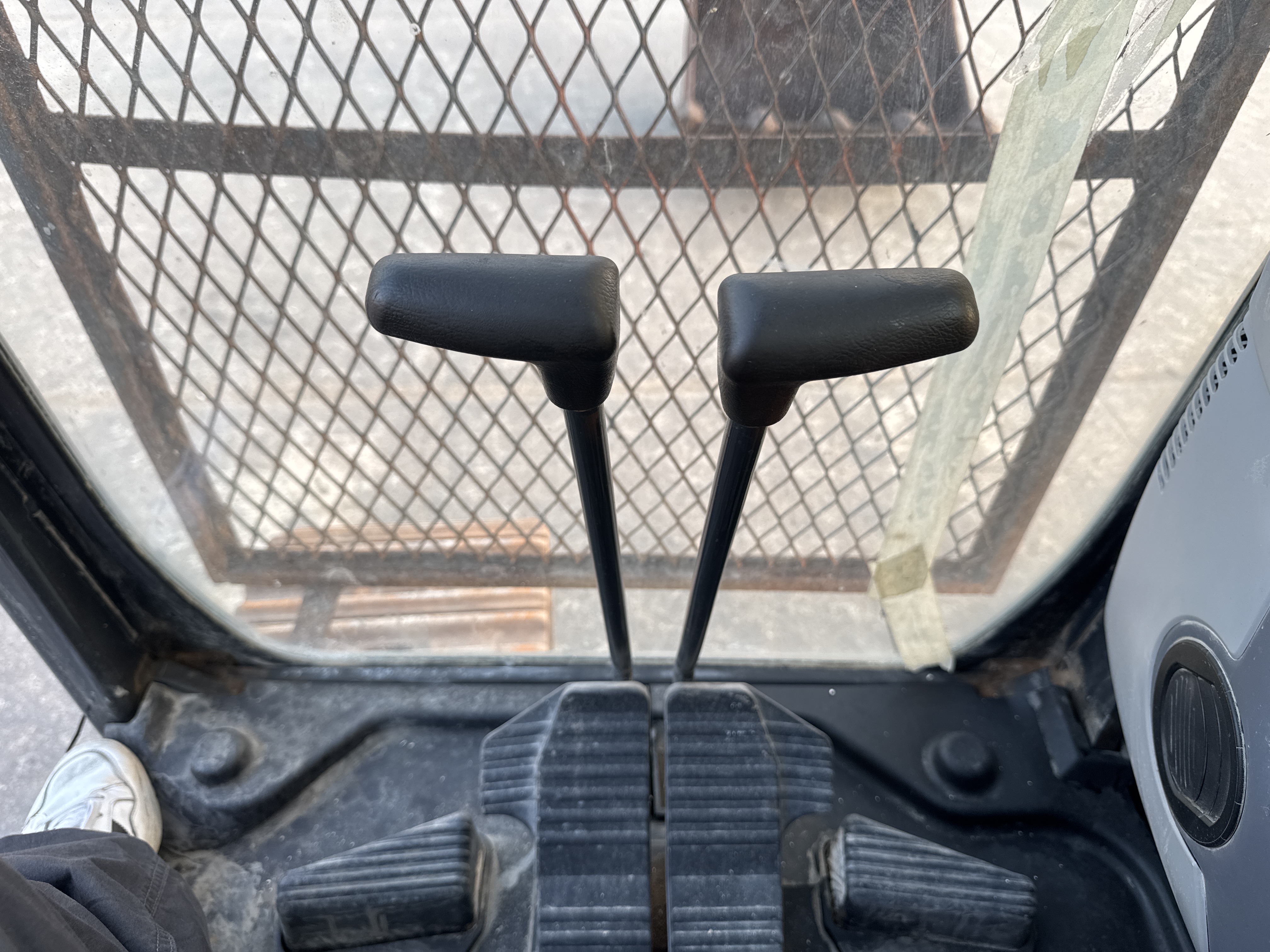 MDX-012-Komatsu-PC350LC-8-Medium-excavators-inspection-Cabin-Pedals-2