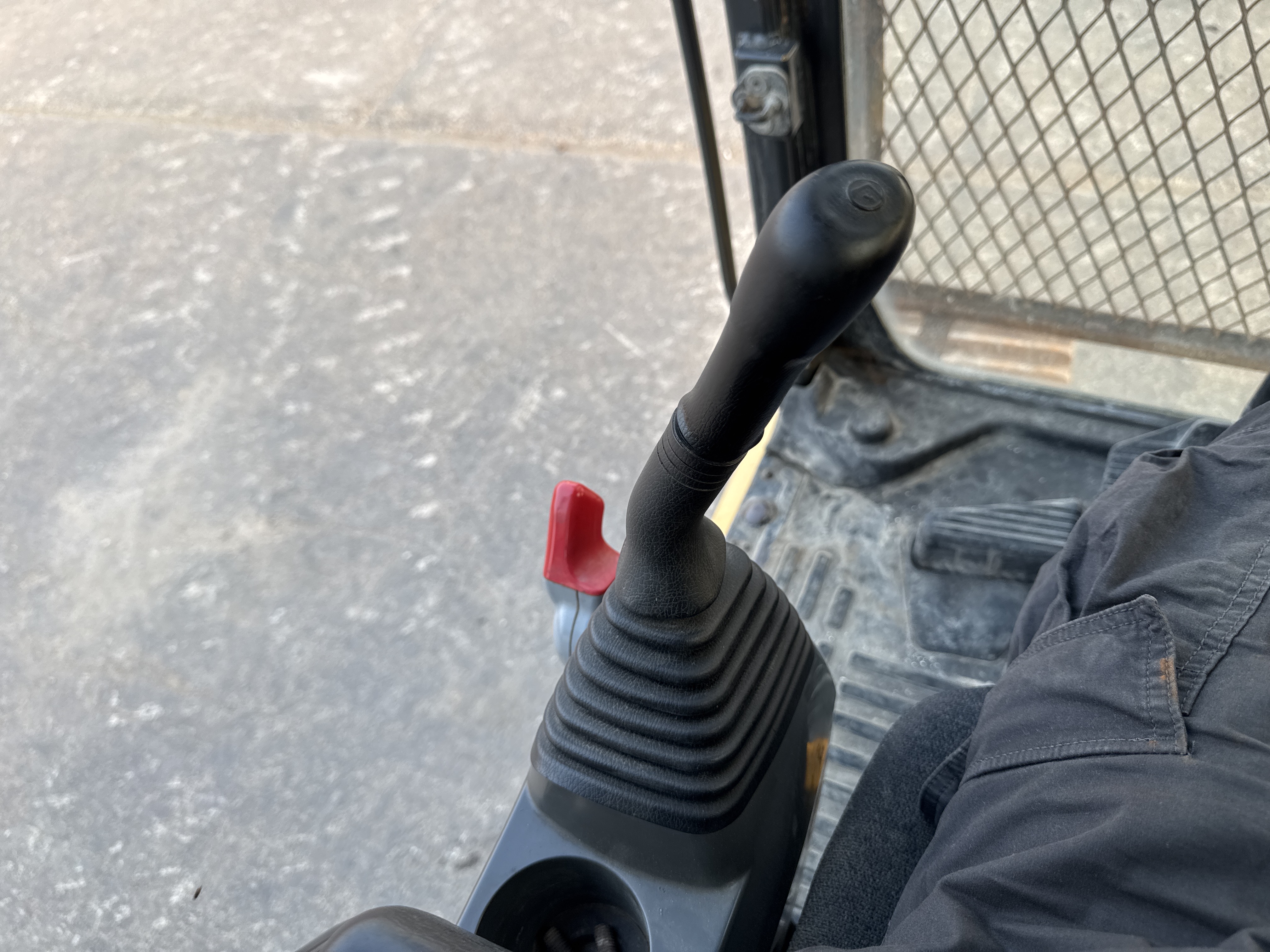 MDX-012-Komatsu-PC350LC-8-Medium-excavators-inspection-Cabin-Joysticks-2