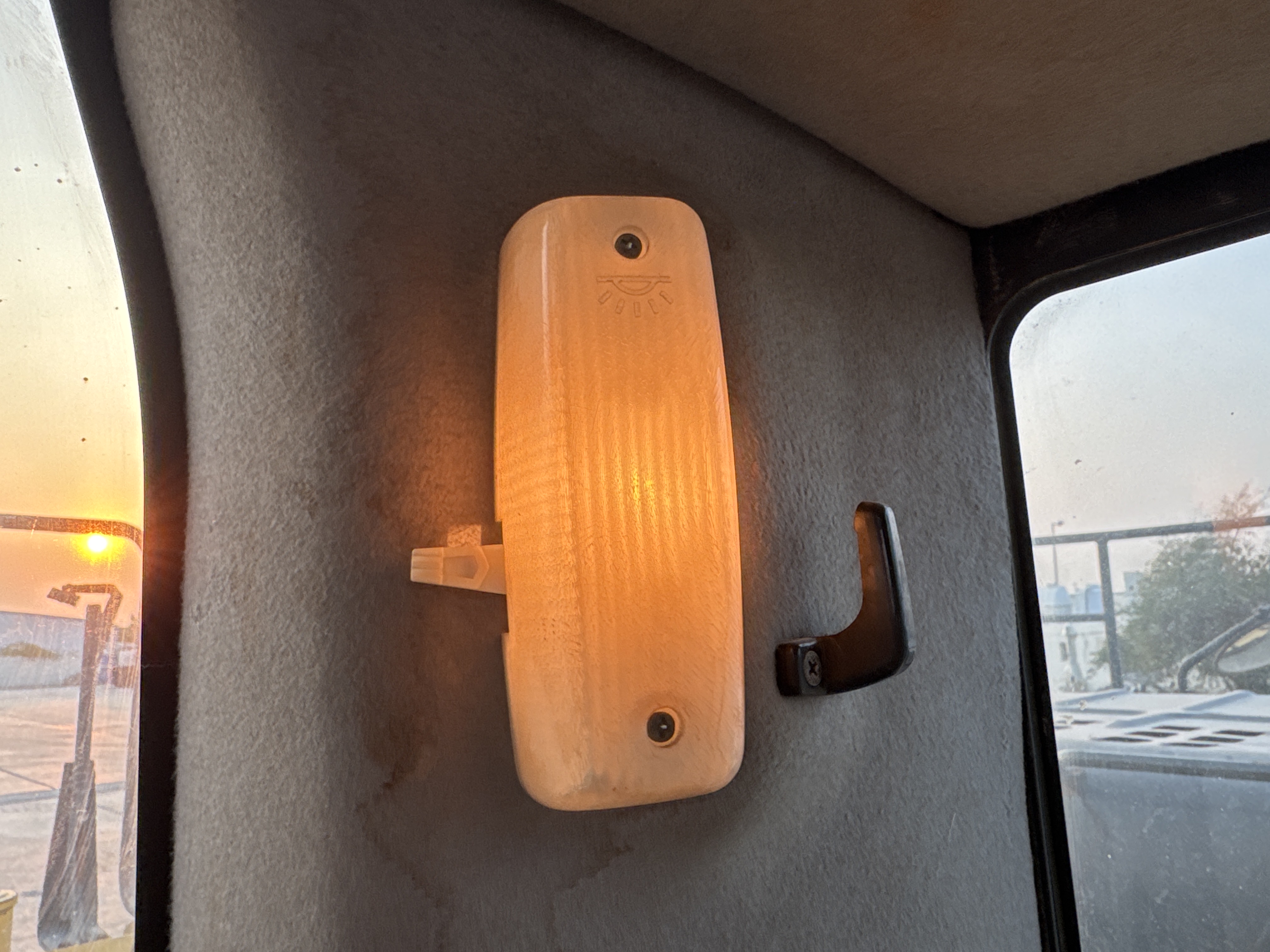 MDX-012-Komatsu-PC350LC-8-Medium-excavators-inspection-Cabin-Cabin-light-2