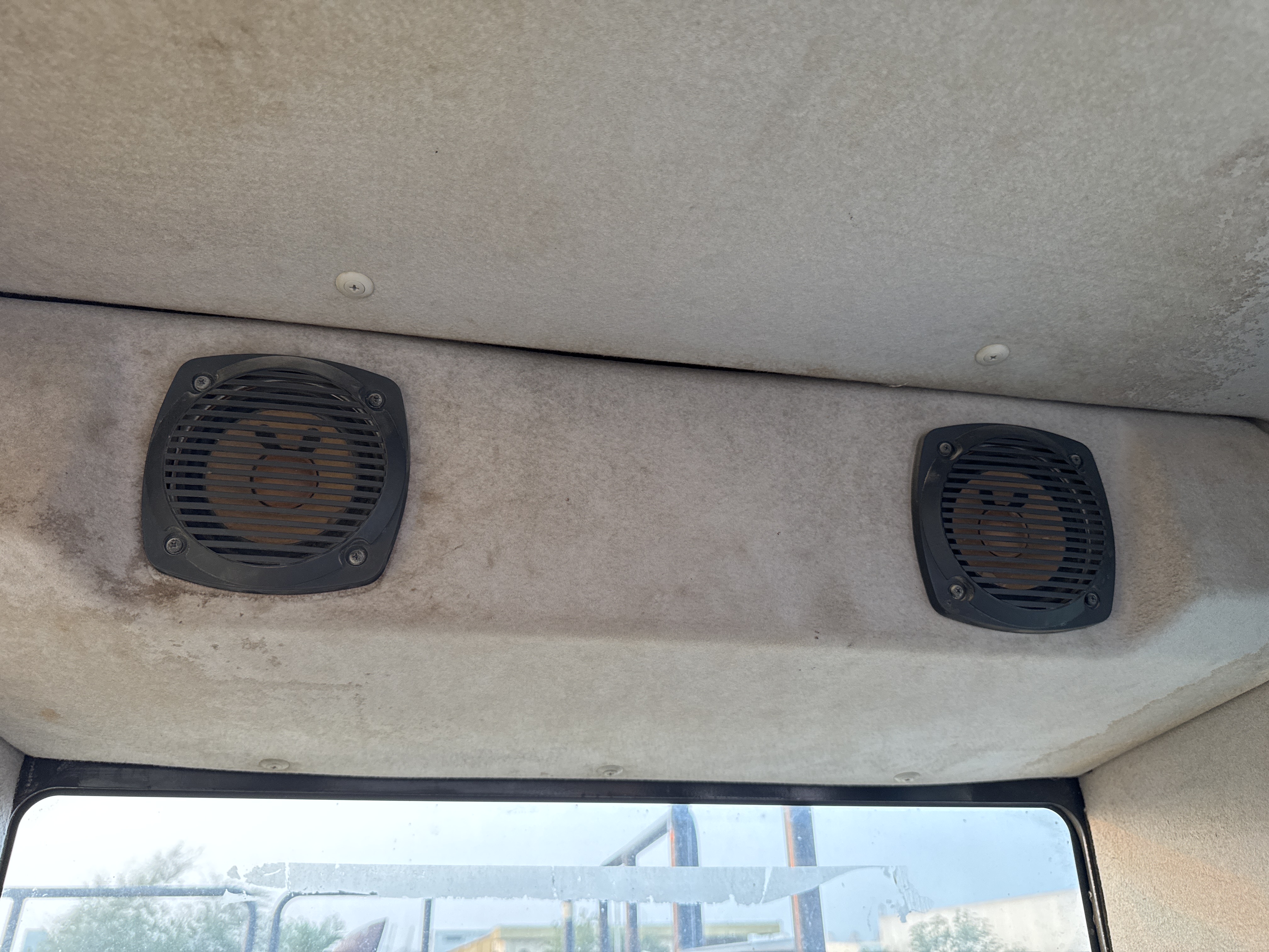 MDX-012-Komatsu-PC350LC-8-Medium-excavators-inspection-Cabin-Radio-2