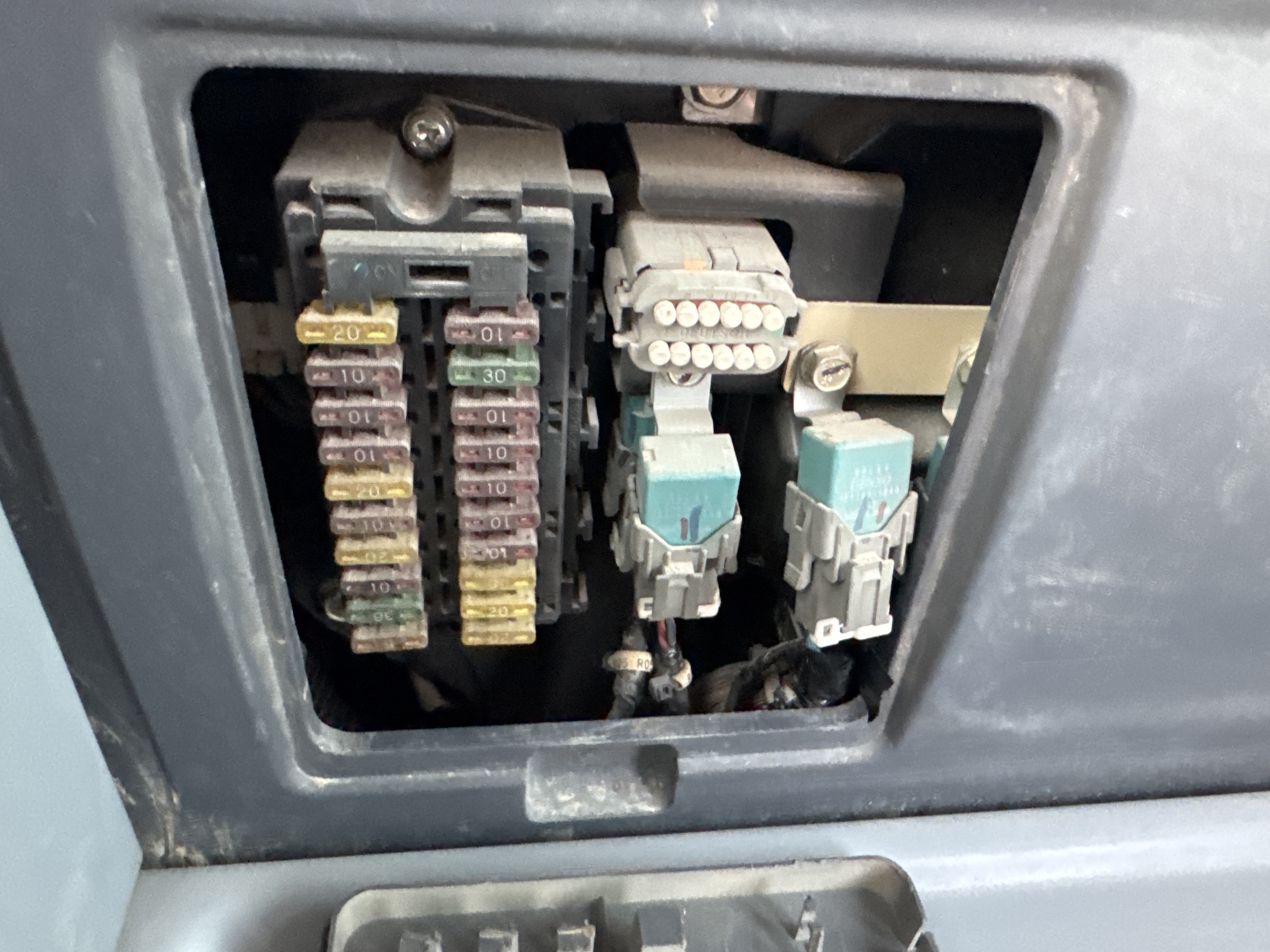 MDX-012-Komatsu-PC350LC-8-Medium-excavators-inspection-Electronics-Fuse-box-2