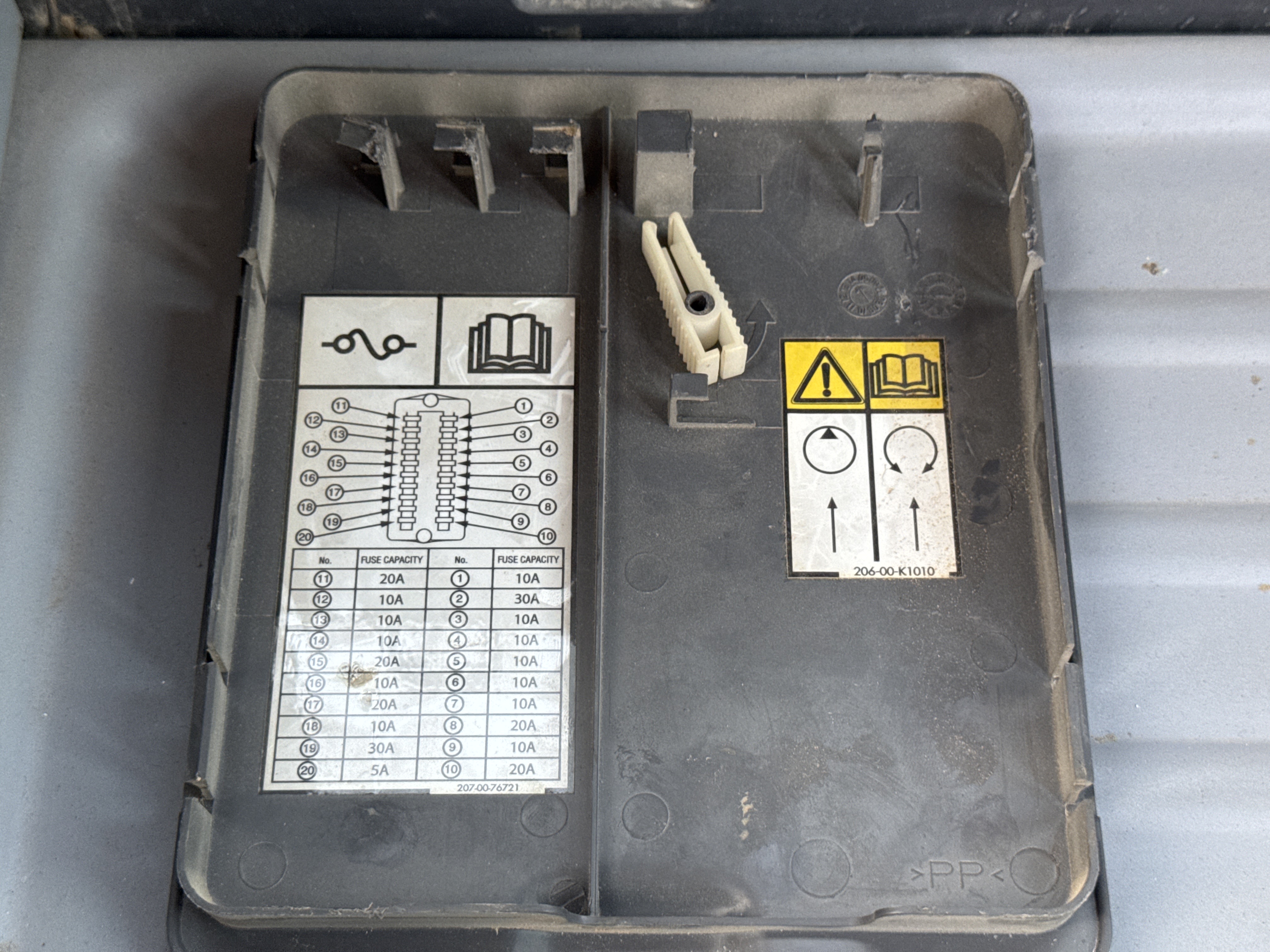MDX-012-Komatsu-PC350LC-8-Medium-excavators-inspection-Electronics-Fuse-box-2