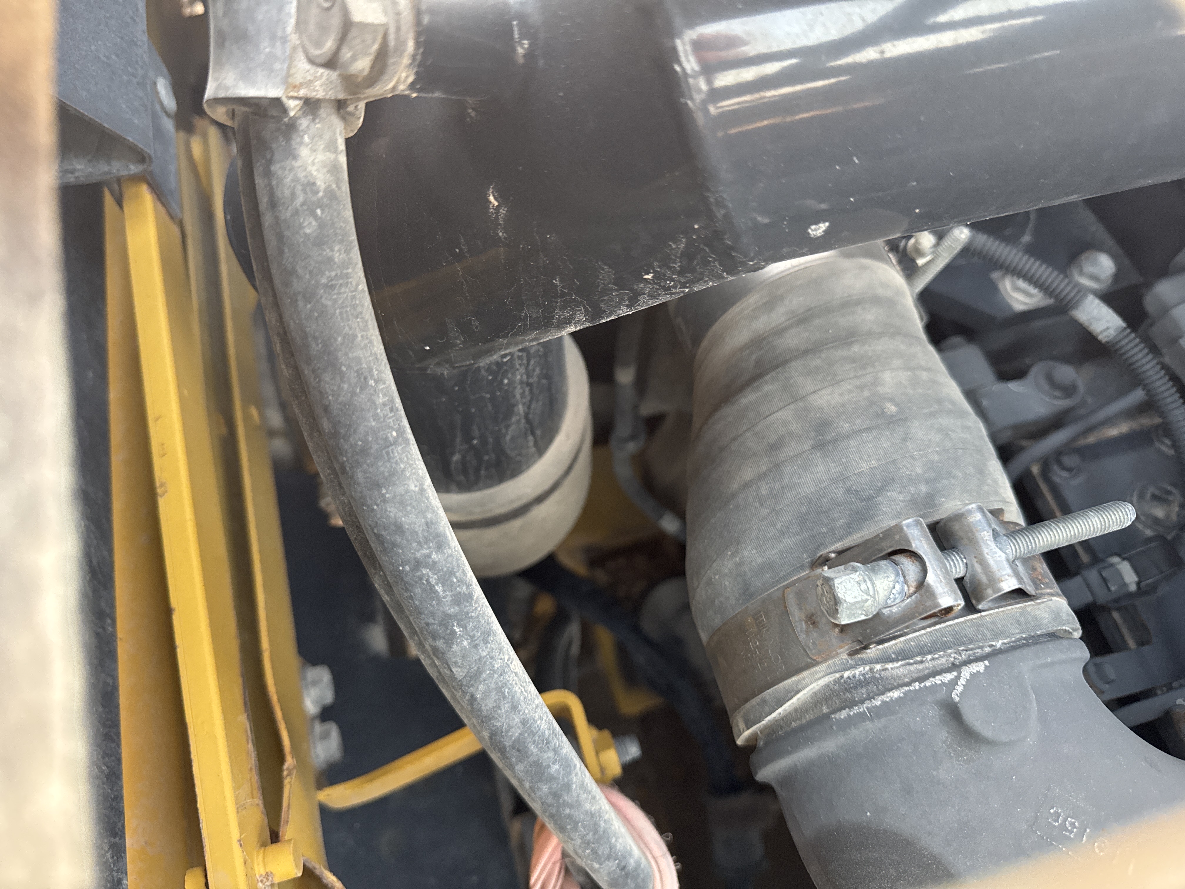 MDX-012-Komatsu-PC350LC-8-Medium-excavators-inspection-Air-conditioning-Refrigerant-lines-2