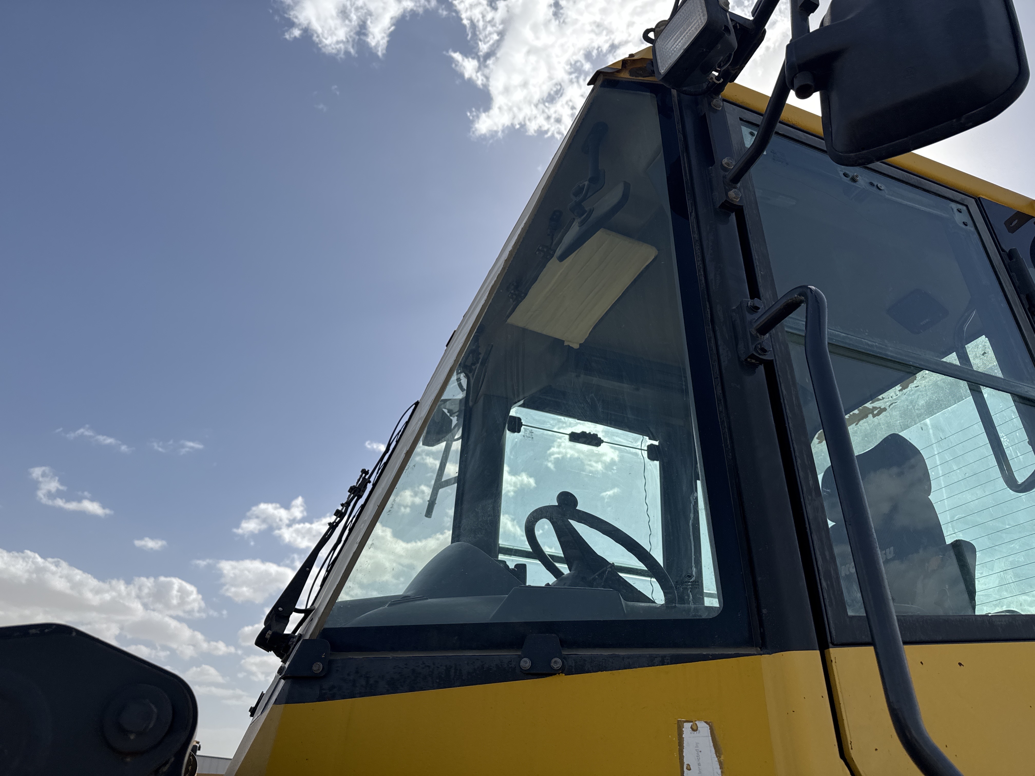 WHL-005-Komatsu-WA470-6-Wheel-loaders-inspection-Safety-Glass-2
