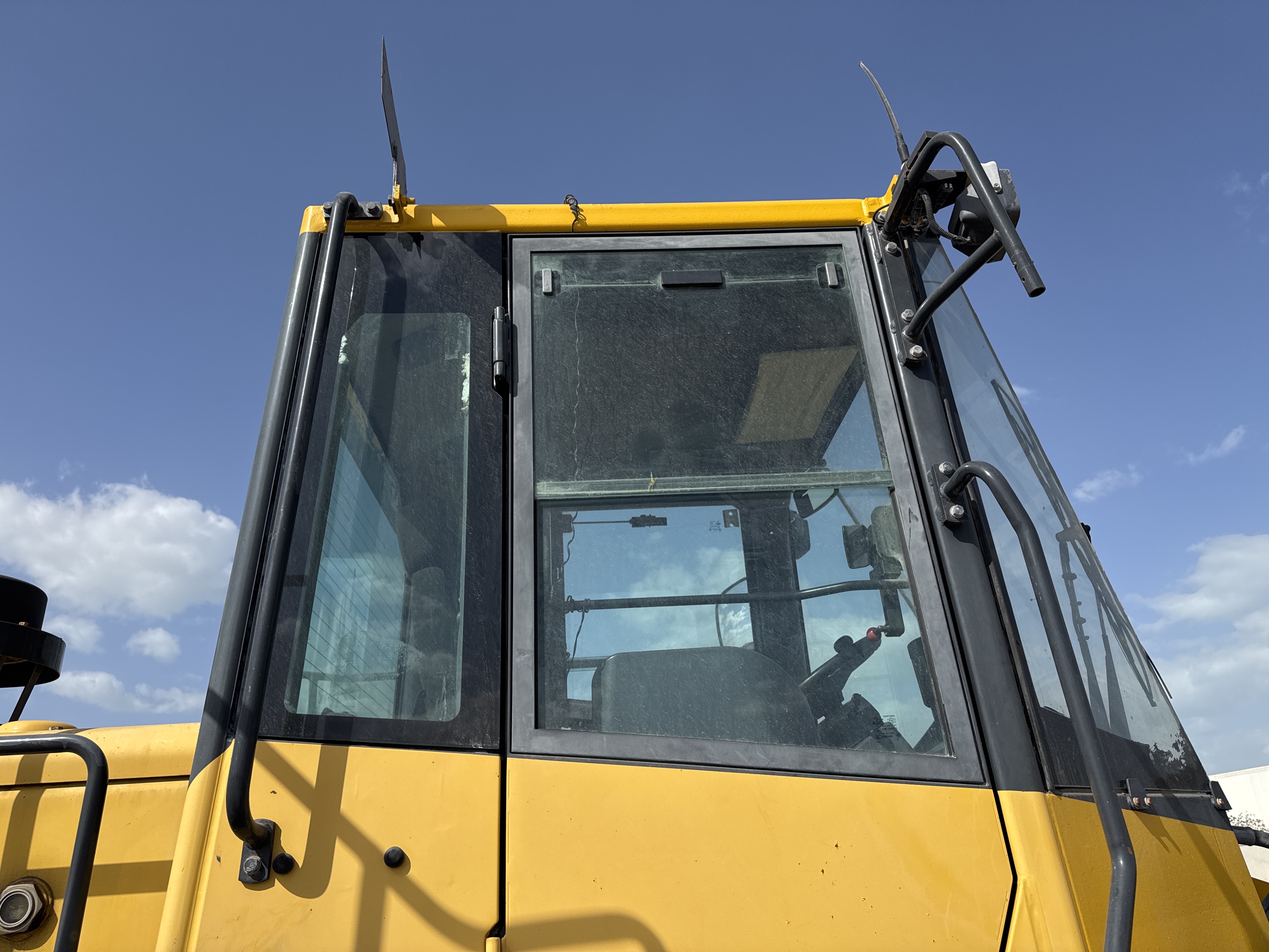 WHL-005-Komatsu-WA470-6-Wheel-loaders-inspection-Safety-Glass-2