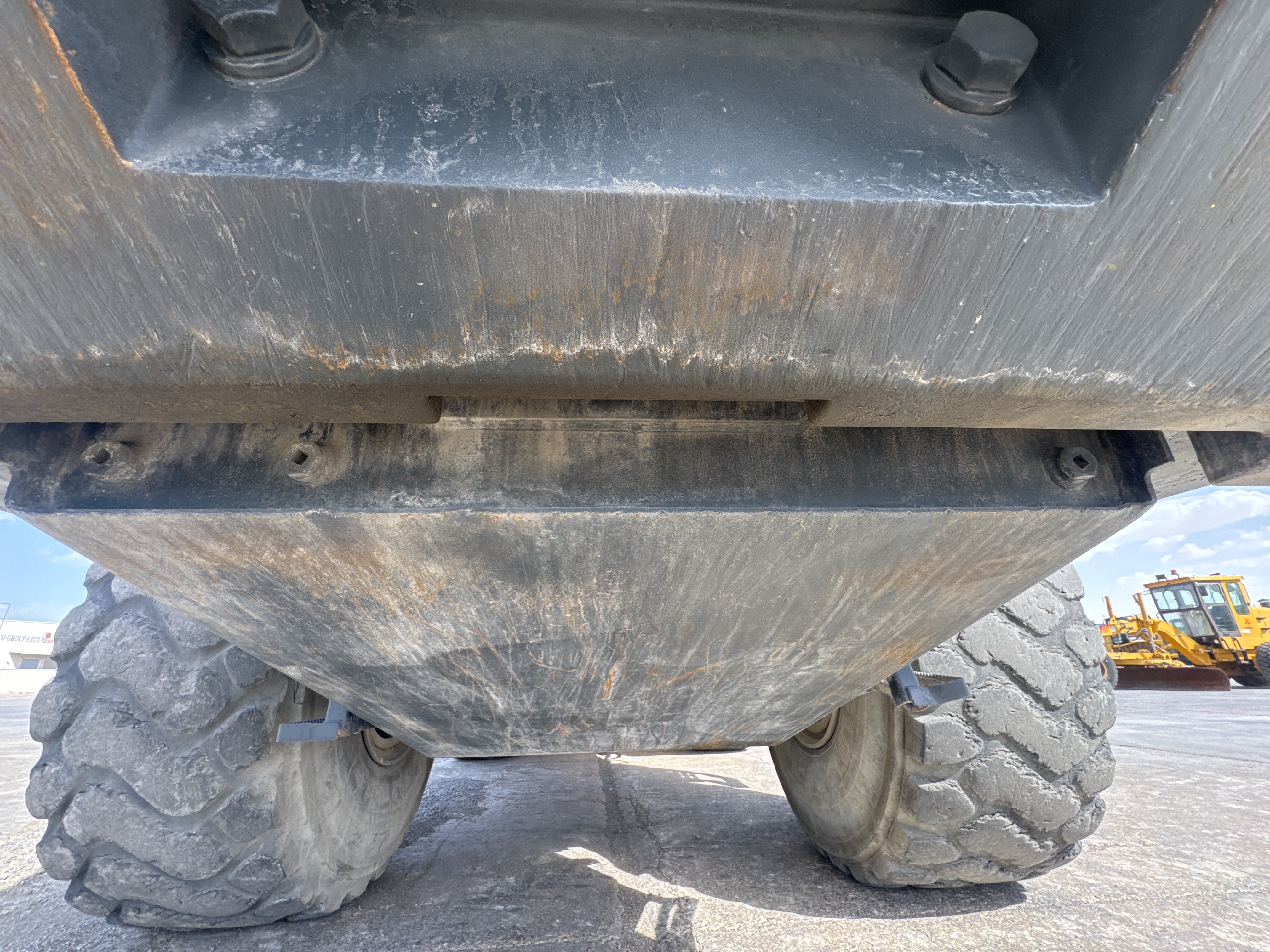 WHL-005-Komatsu-WA470-6-Wheel-loaders-inspection-Safety-Counter-weight-bolts-2