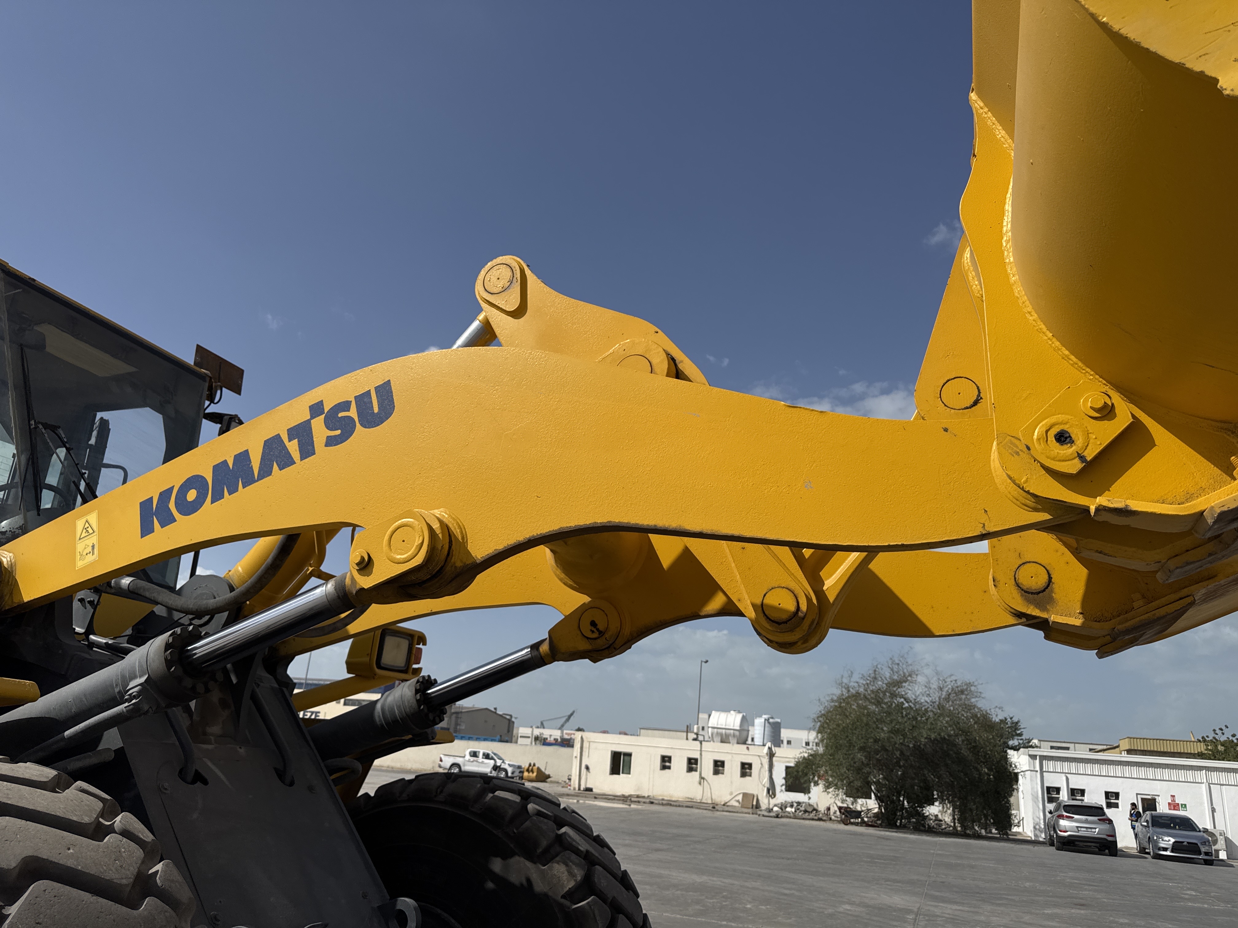 WHL-005-Komatsu-WA470-6-Wheel-loaders-inspection-Chassis-Lift-arm-2