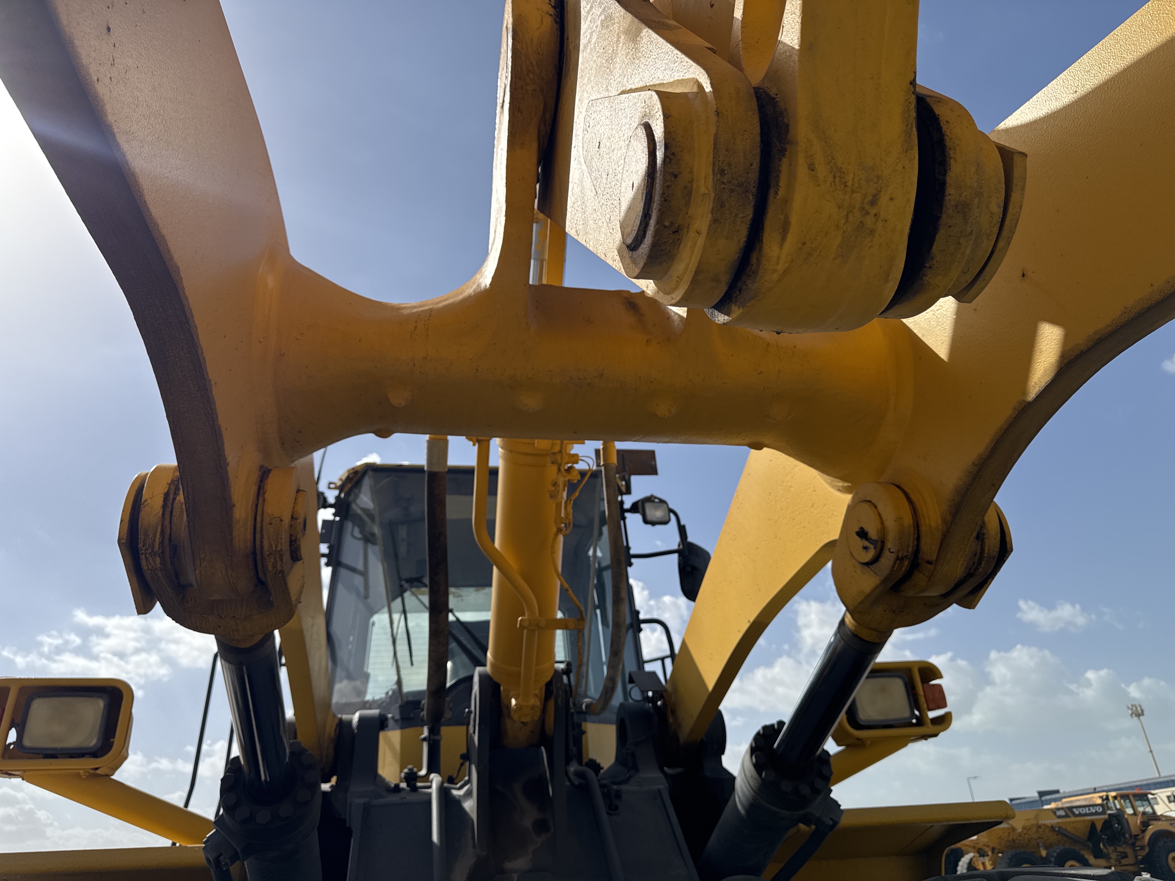 WHL-005-Komatsu-WA470-6-Wheel-loaders-inspection-Chassis-Lift-arm-2