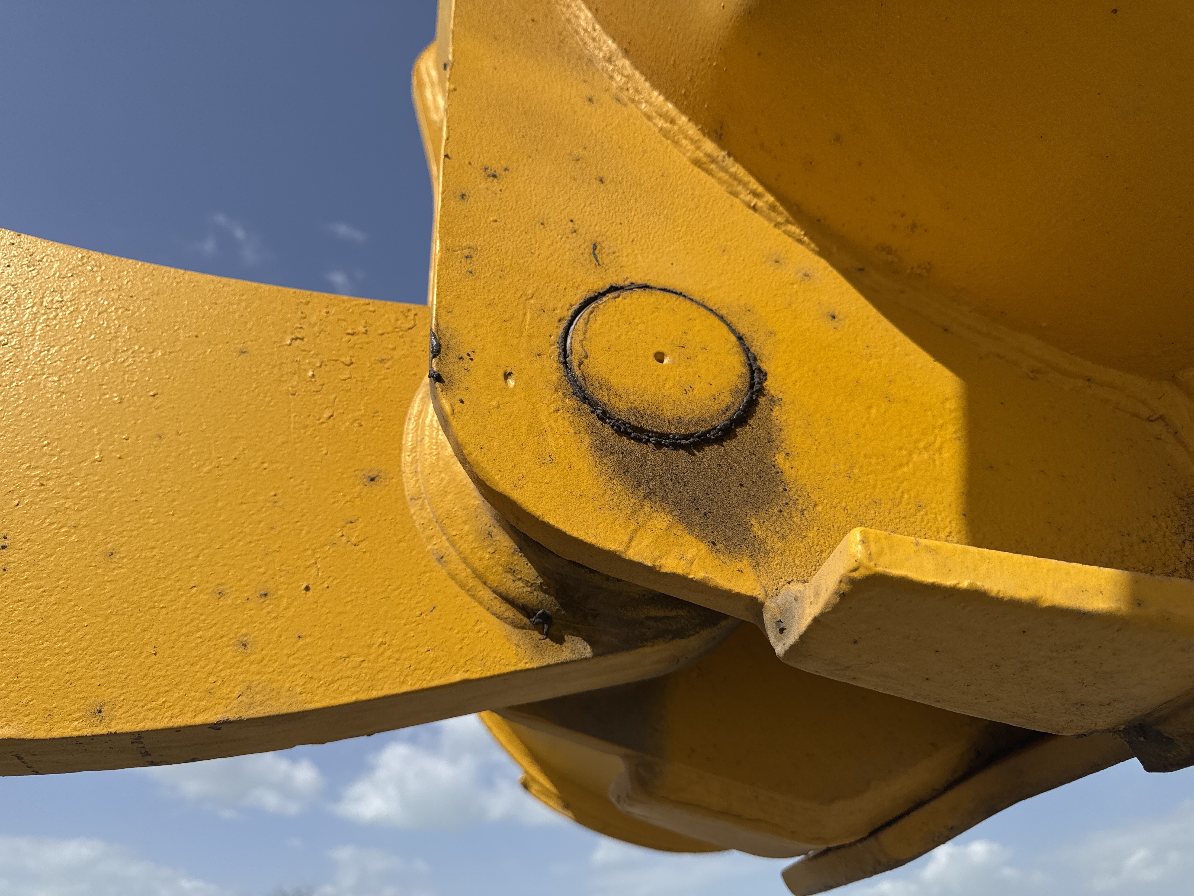 WHL-005-Komatsu-WA470-6-Wheel-loaders-inspection-Chassis-Pins-and-bushings-lift-arm-to-bucket-2