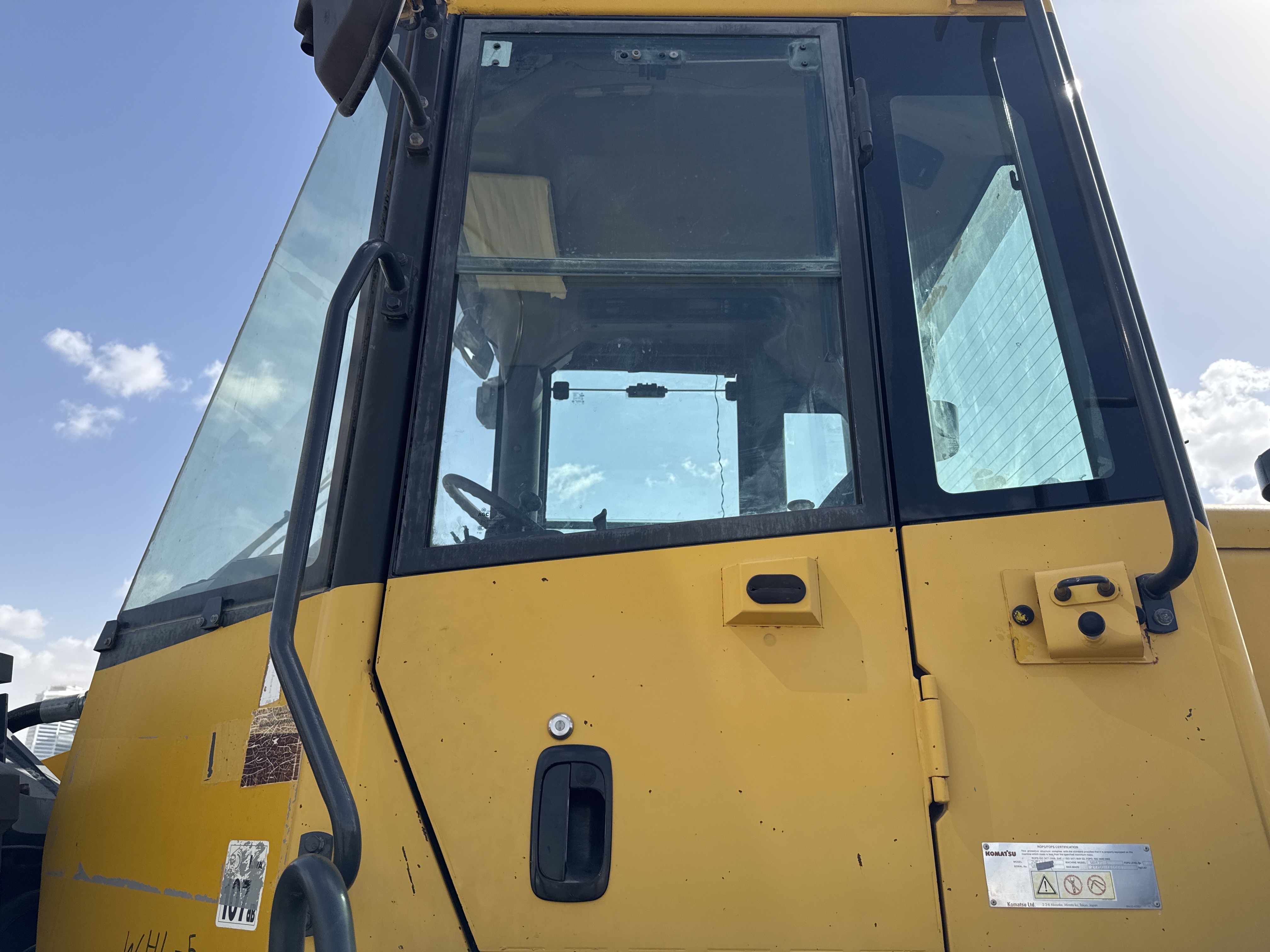 WHL-005-Komatsu-WA470-6-Wheel-loaders-inspection-Structure-Doors-2