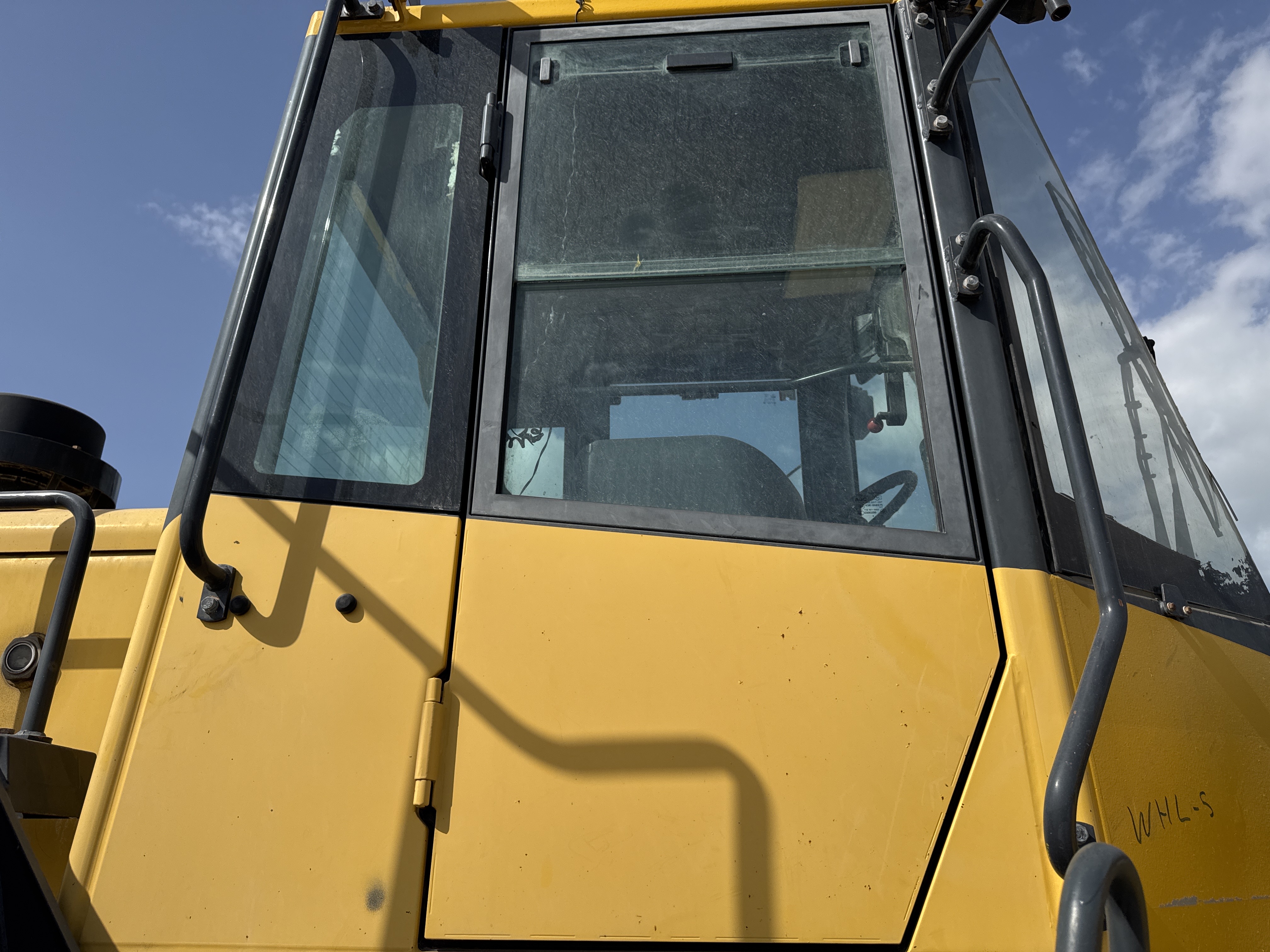 WHL-005-Komatsu-WA470-6-Wheel-loaders-inspection-Structure-Doors-2