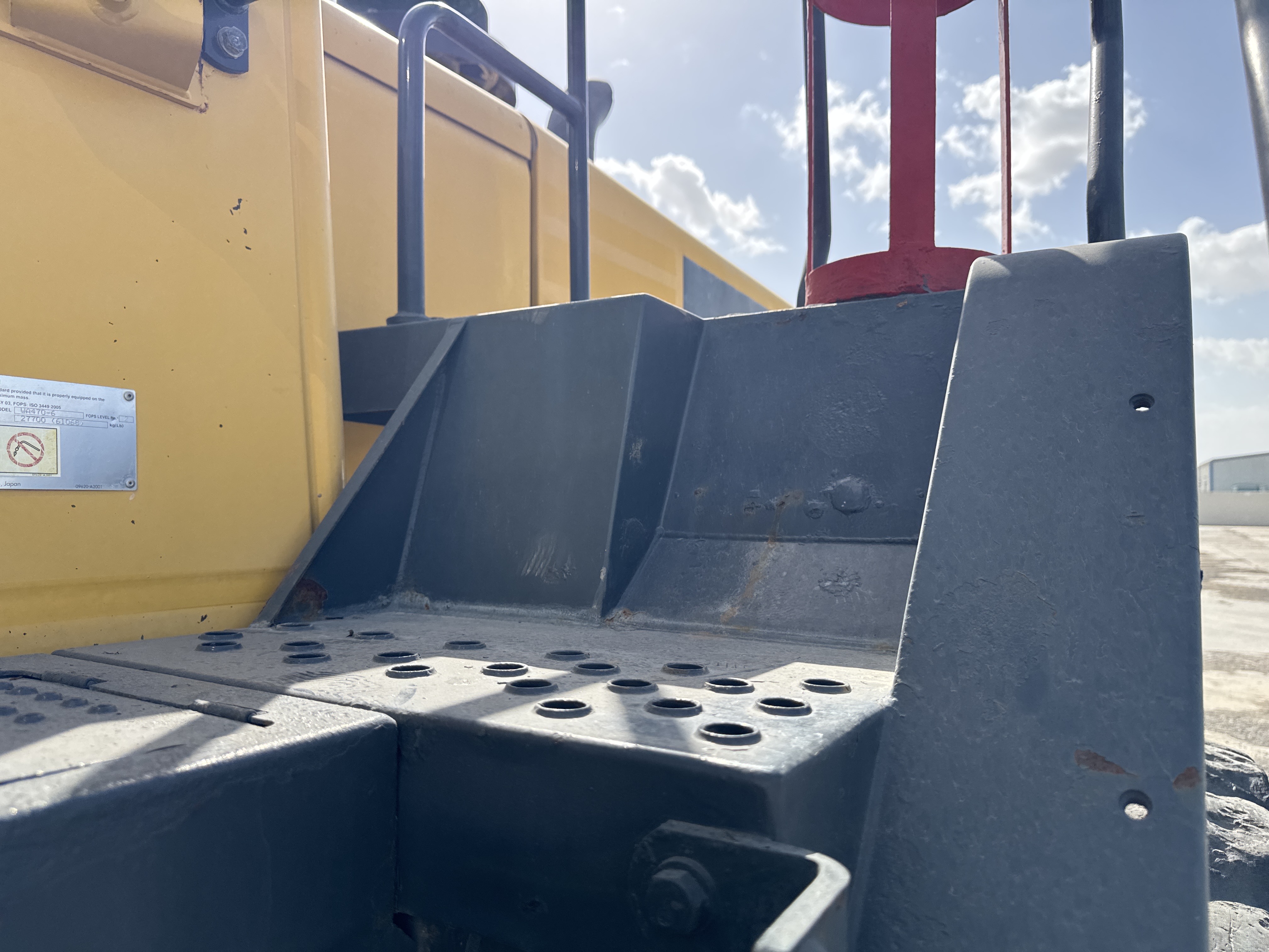 WHL-005-Komatsu-WA470-6-Wheel-loaders-inspection-Structure-Steps/ladders-2