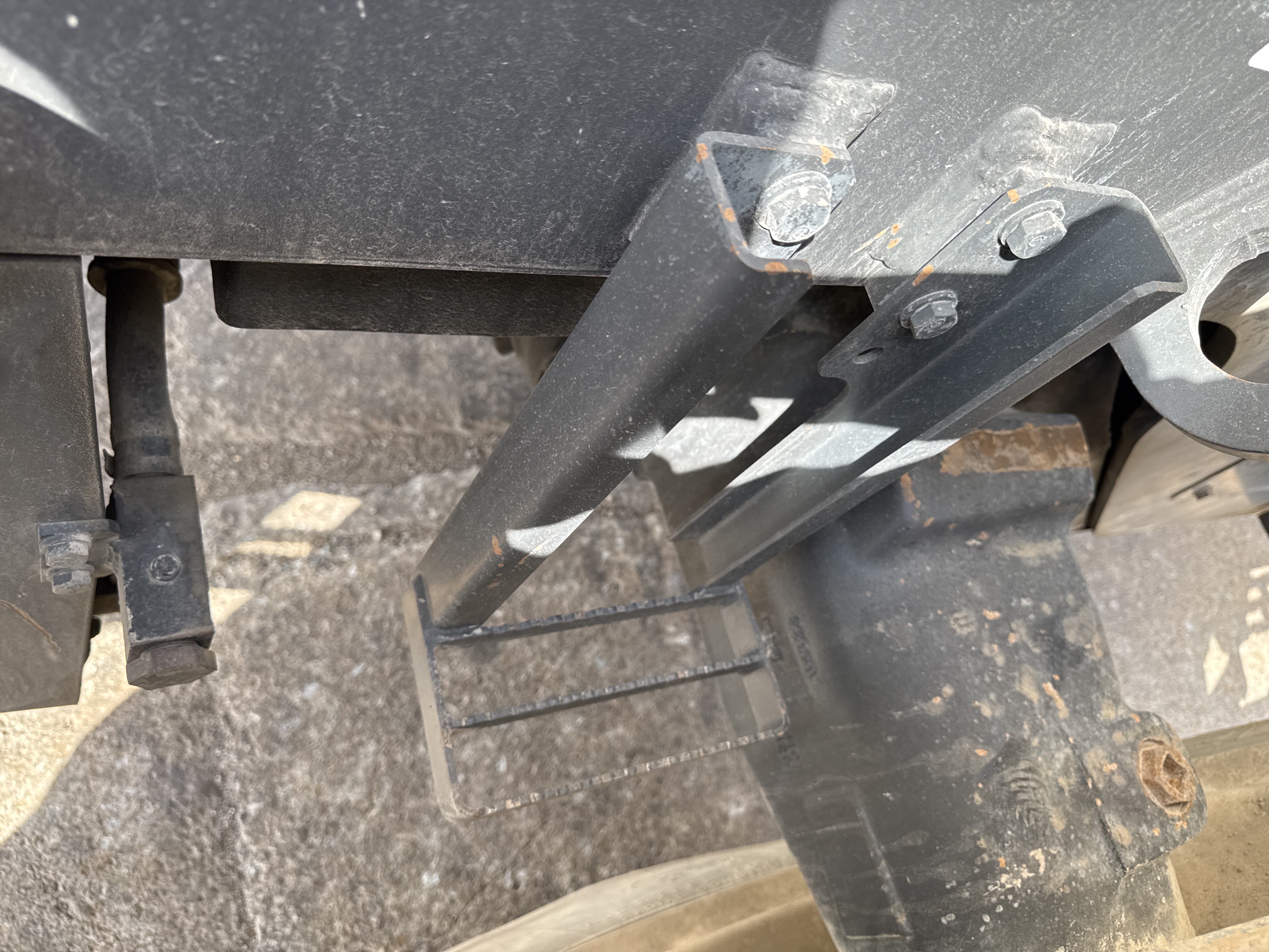 WHL-005-Komatsu-WA470-6-Wheel-loaders-inspection-Structure-Steps/ladders-2