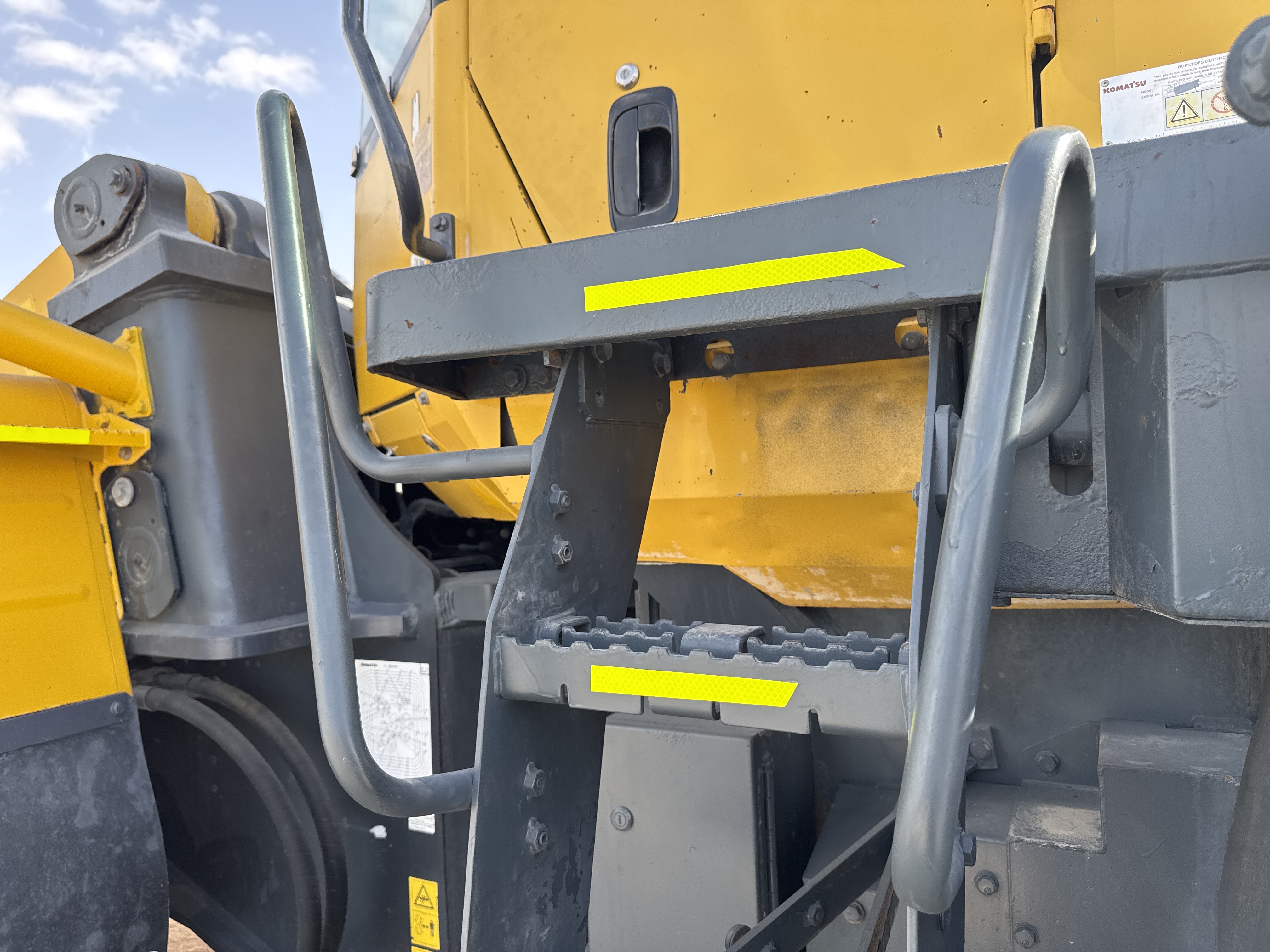 WHL-005-Komatsu-WA470-6-Wheel-loaders-inspection-Structure-Handrails-2