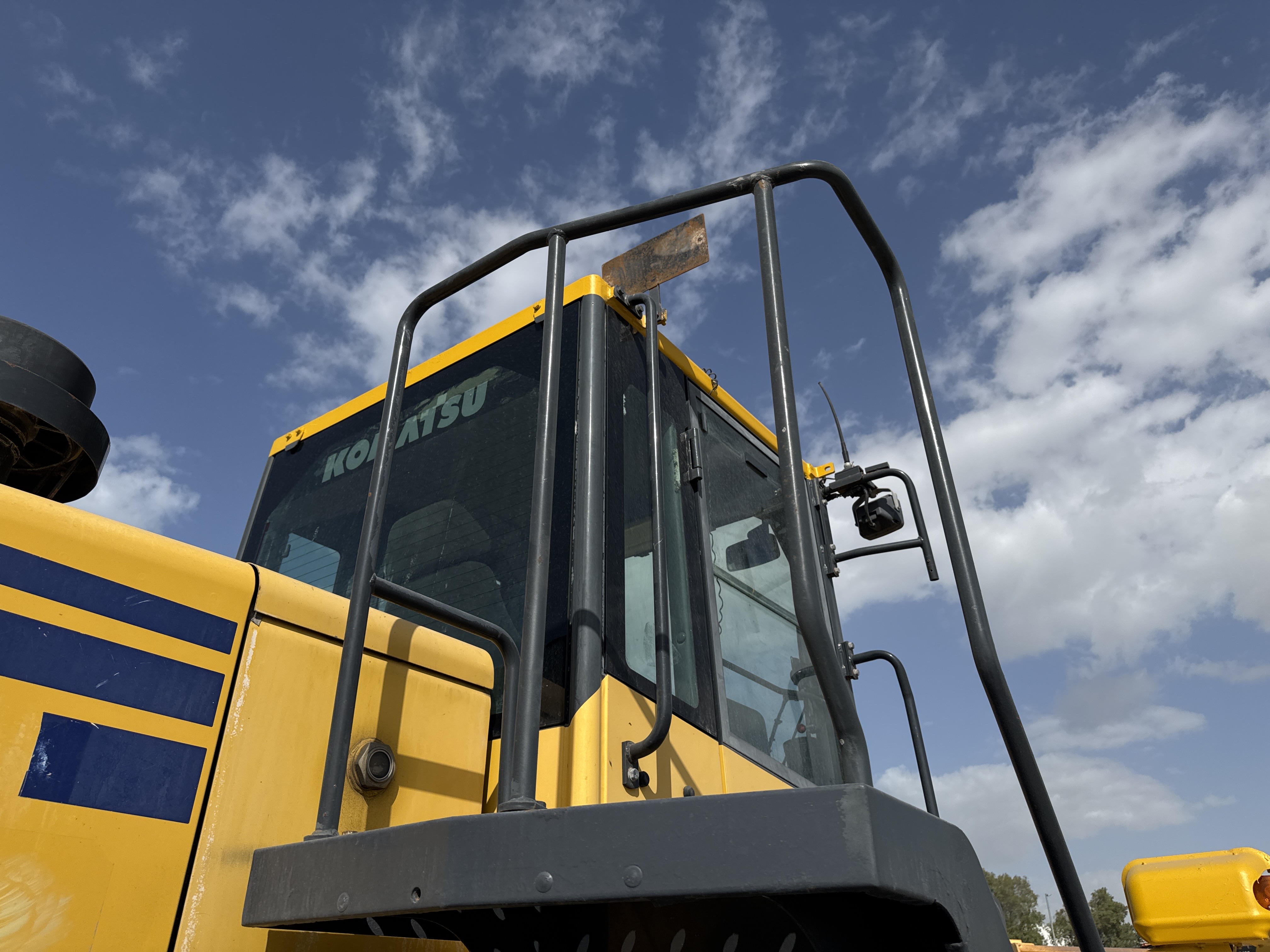 WHL-005-Komatsu-WA470-6-Wheel-loaders-inspection-Structure-Handrails-2