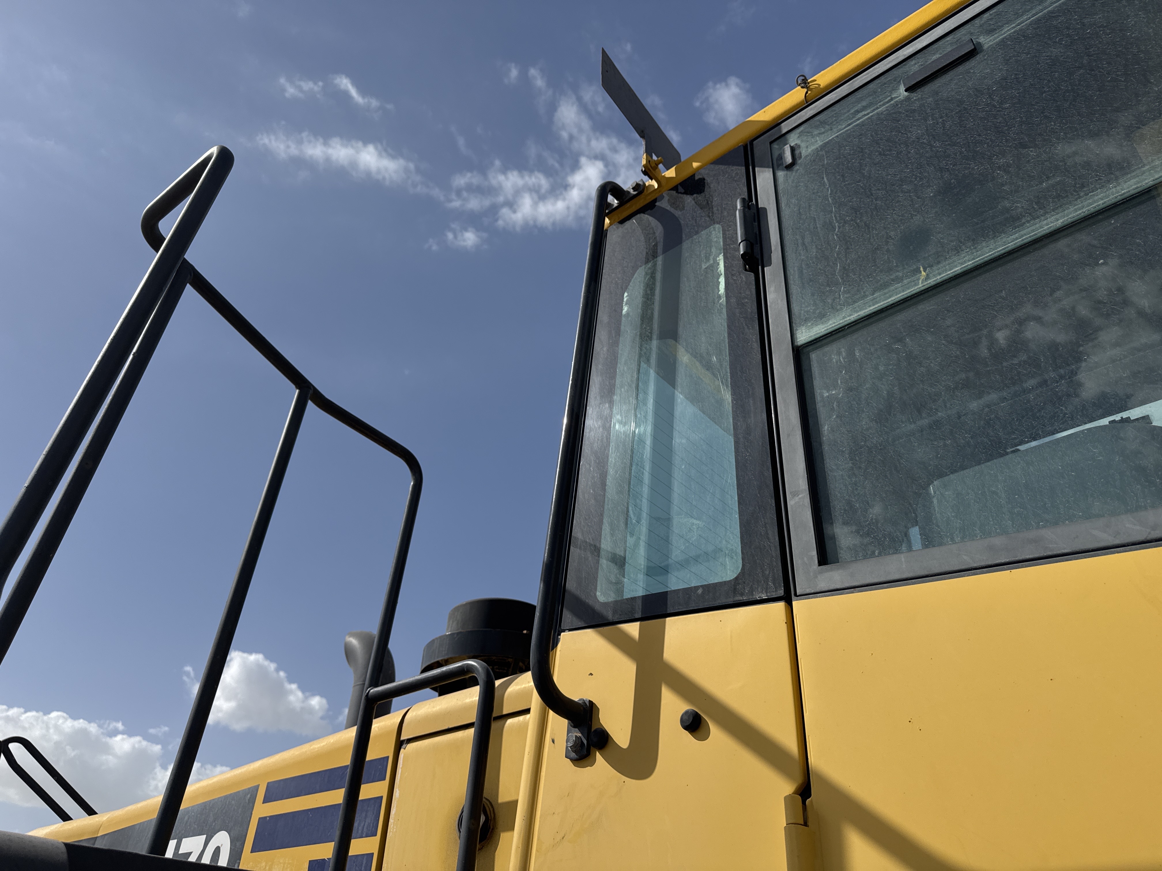 WHL-005-Komatsu-WA470-6-Wheel-loaders-inspection-Structure-Handrails-2