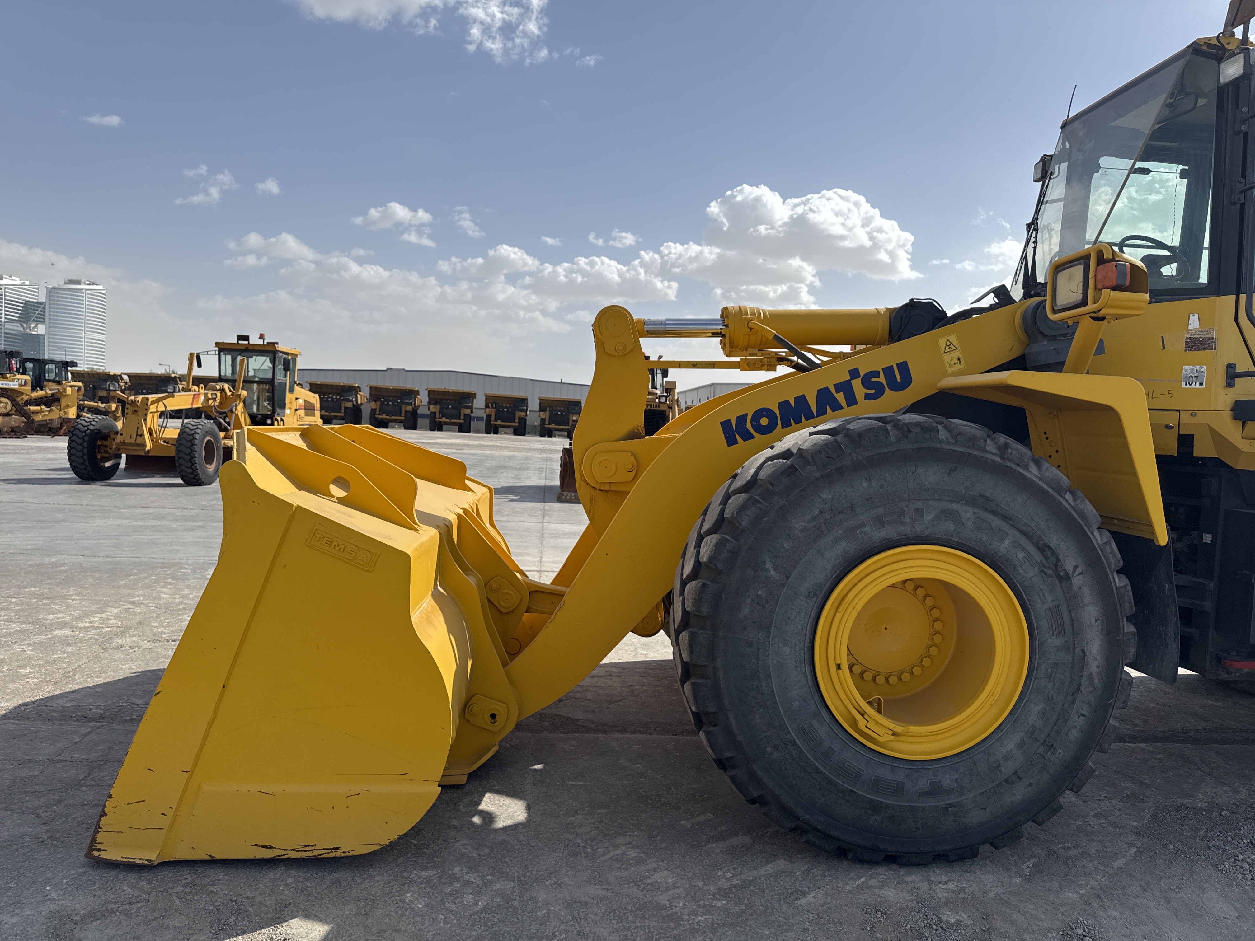 WHL-005-Komatsu-WA470-6-Wheel-loaders-inspection-Structure-Paint-2