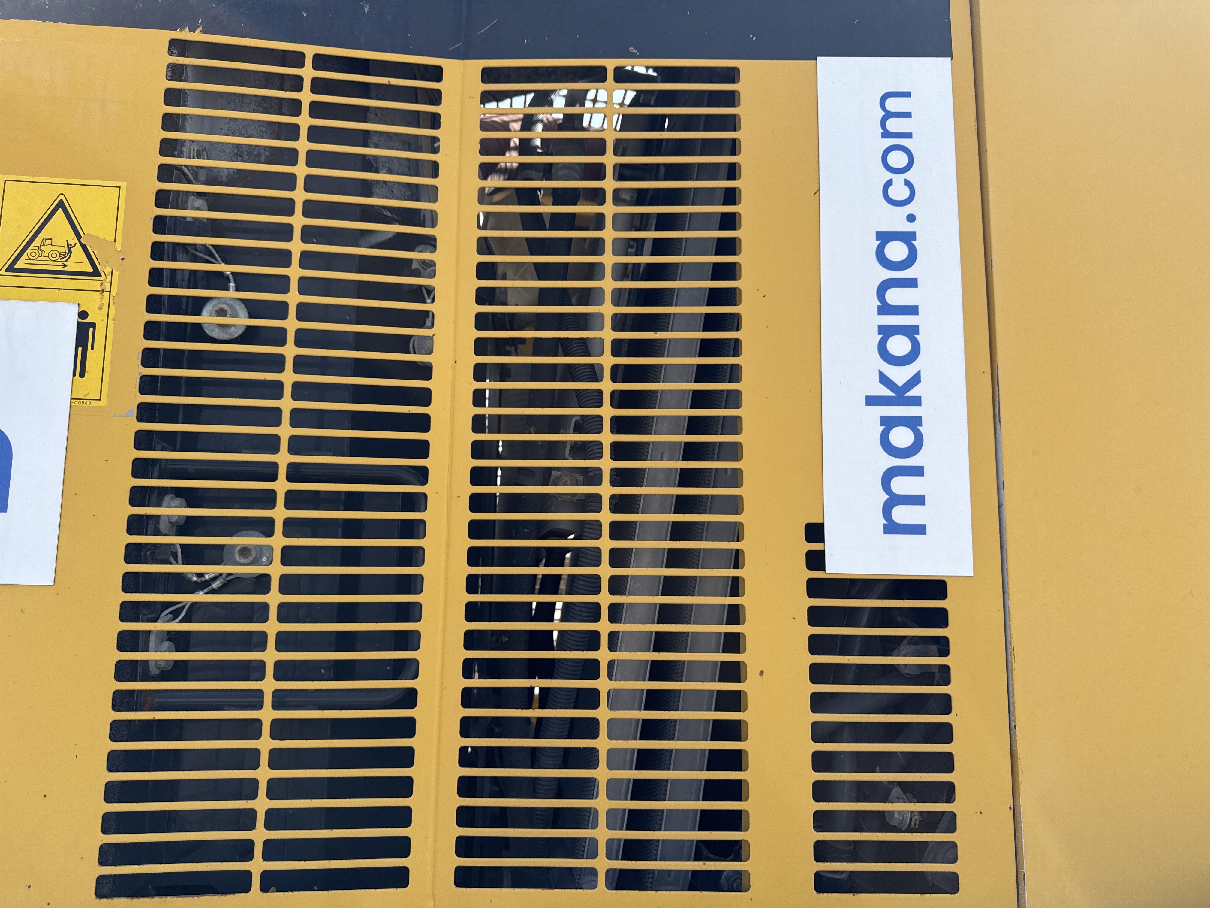 WHL-005-Komatsu-WA470-6-Wheel-loaders-inspection-Structure-Sheet-metal-(fiberglass)-2
