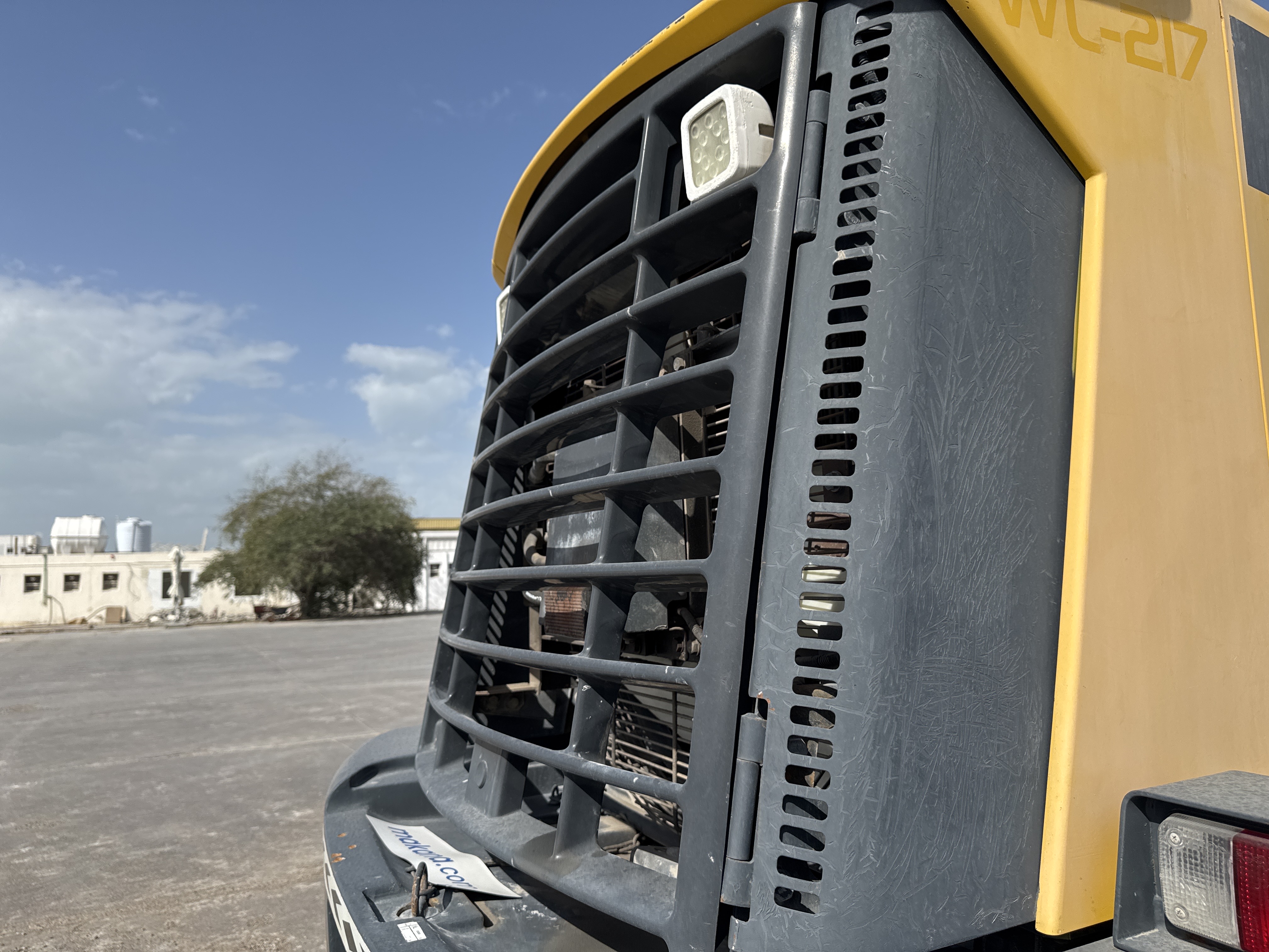 WHL-005-Komatsu-WA470-6-Wheel-loaders-inspection-Structure-Sheet-metal-(fiberglass)-2