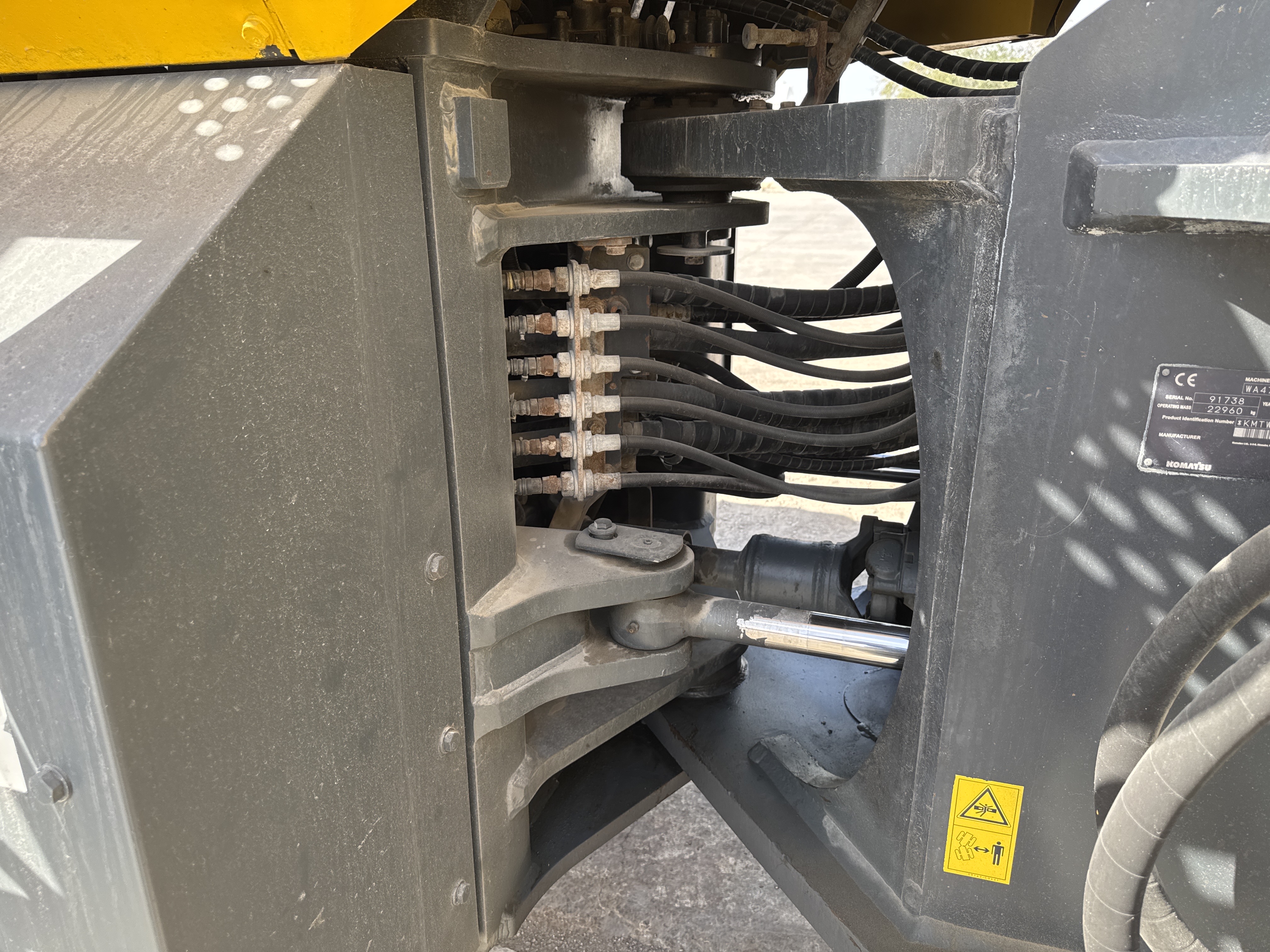 WHL-005-Komatsu-WA470-6-Wheel-loaders-inspection-Structure-Articulated-joint-2
