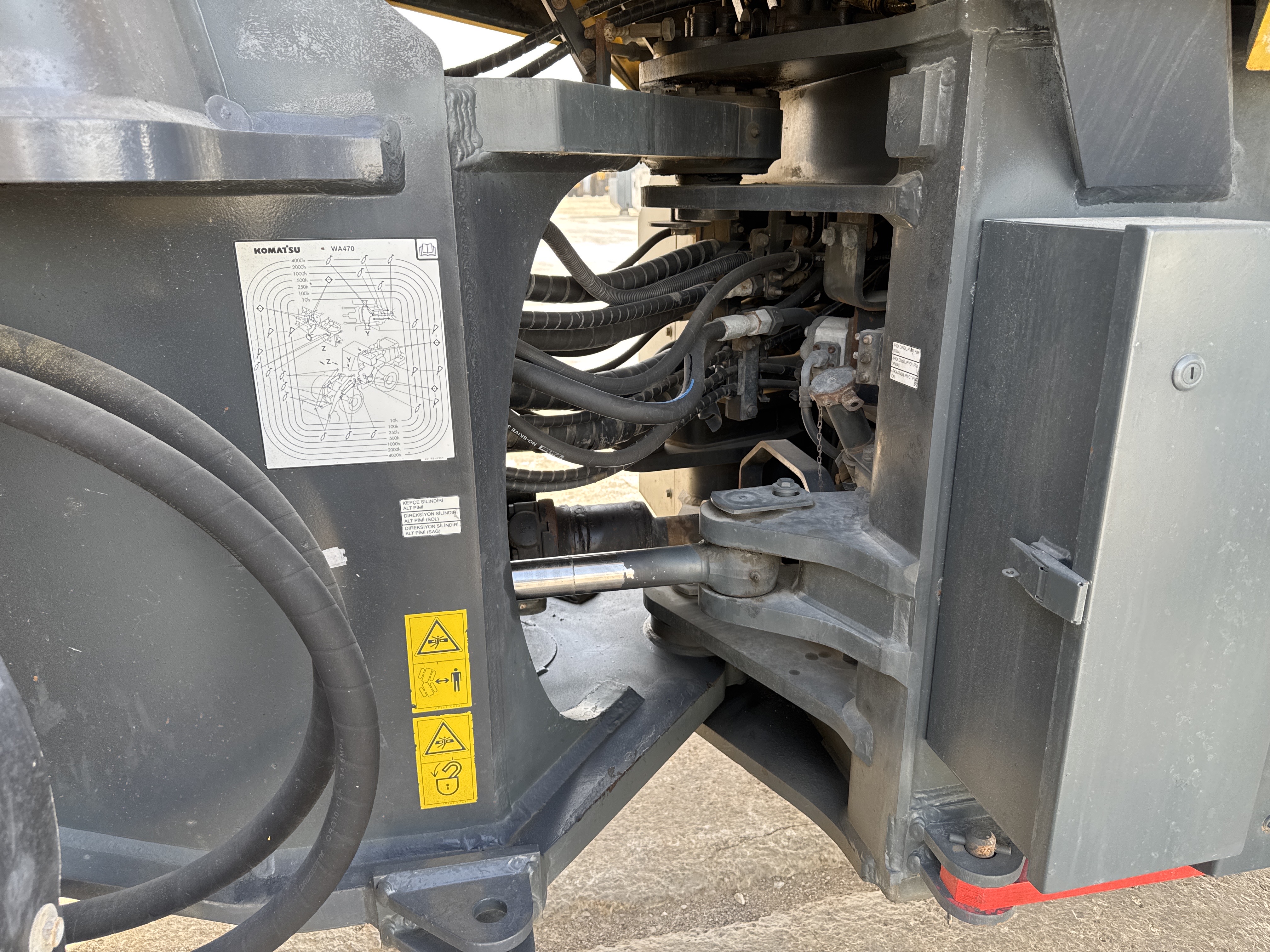 WHL-005-Komatsu-WA470-6-Wheel-loaders-inspection-Structure-Articulated-joint-2