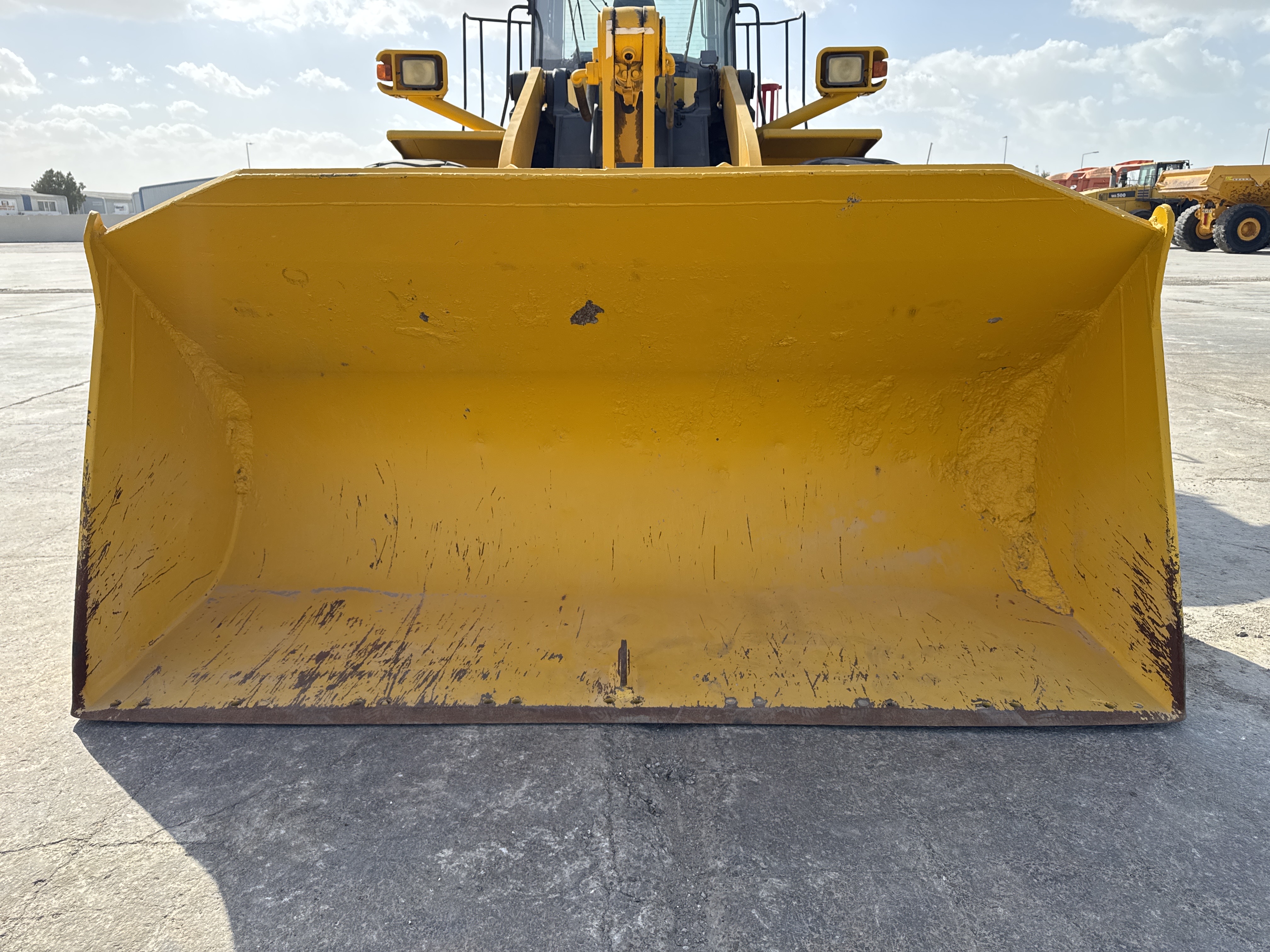 WHL-005-Komatsu-WA470-6-Wheel-loaders-inspection-Attachments-Loader-bucket-condition-2