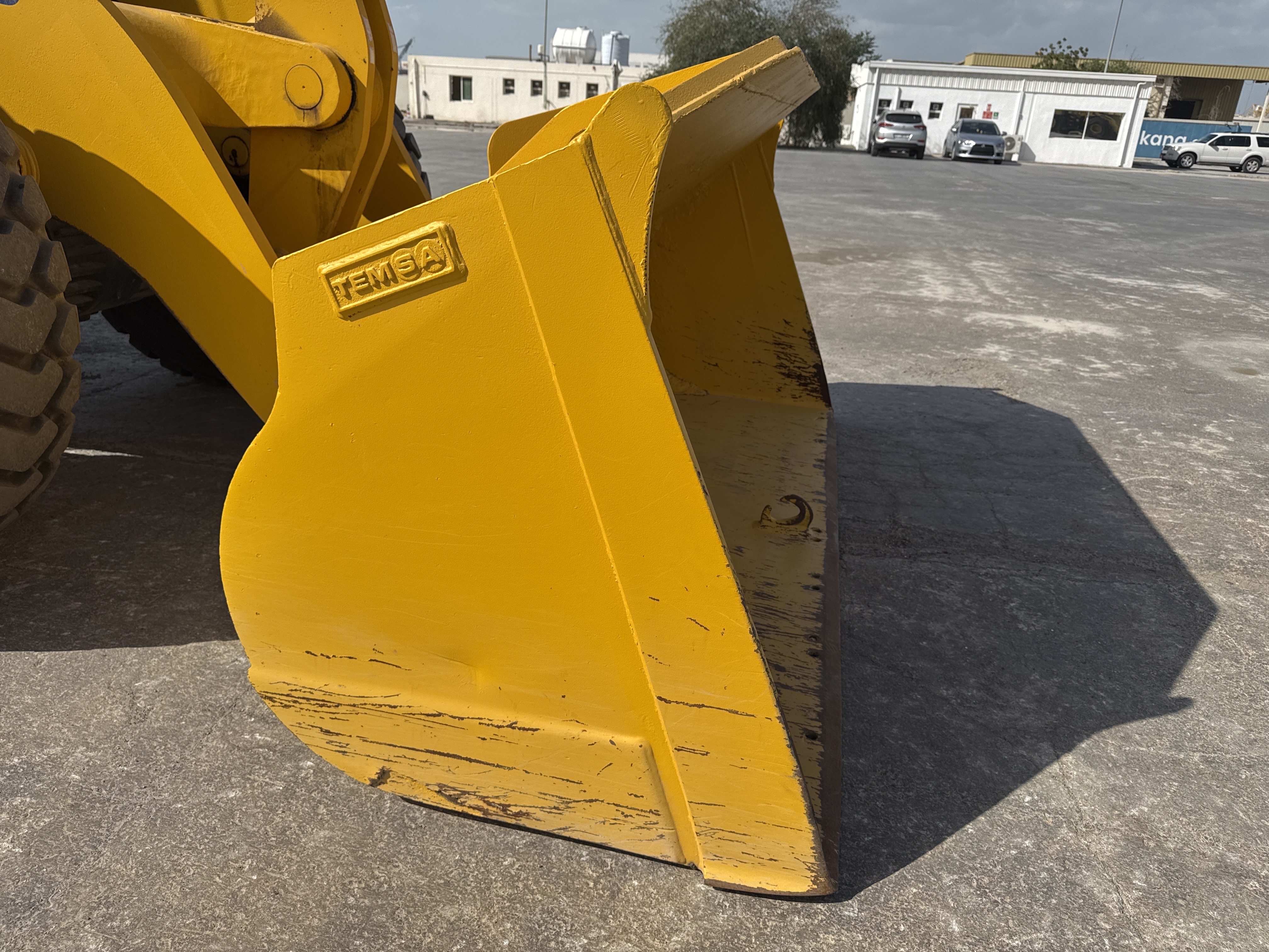 WHL-005-Komatsu-WA470-6-Wheel-loaders-inspection-Attachments-Loader-bucket-condition-2