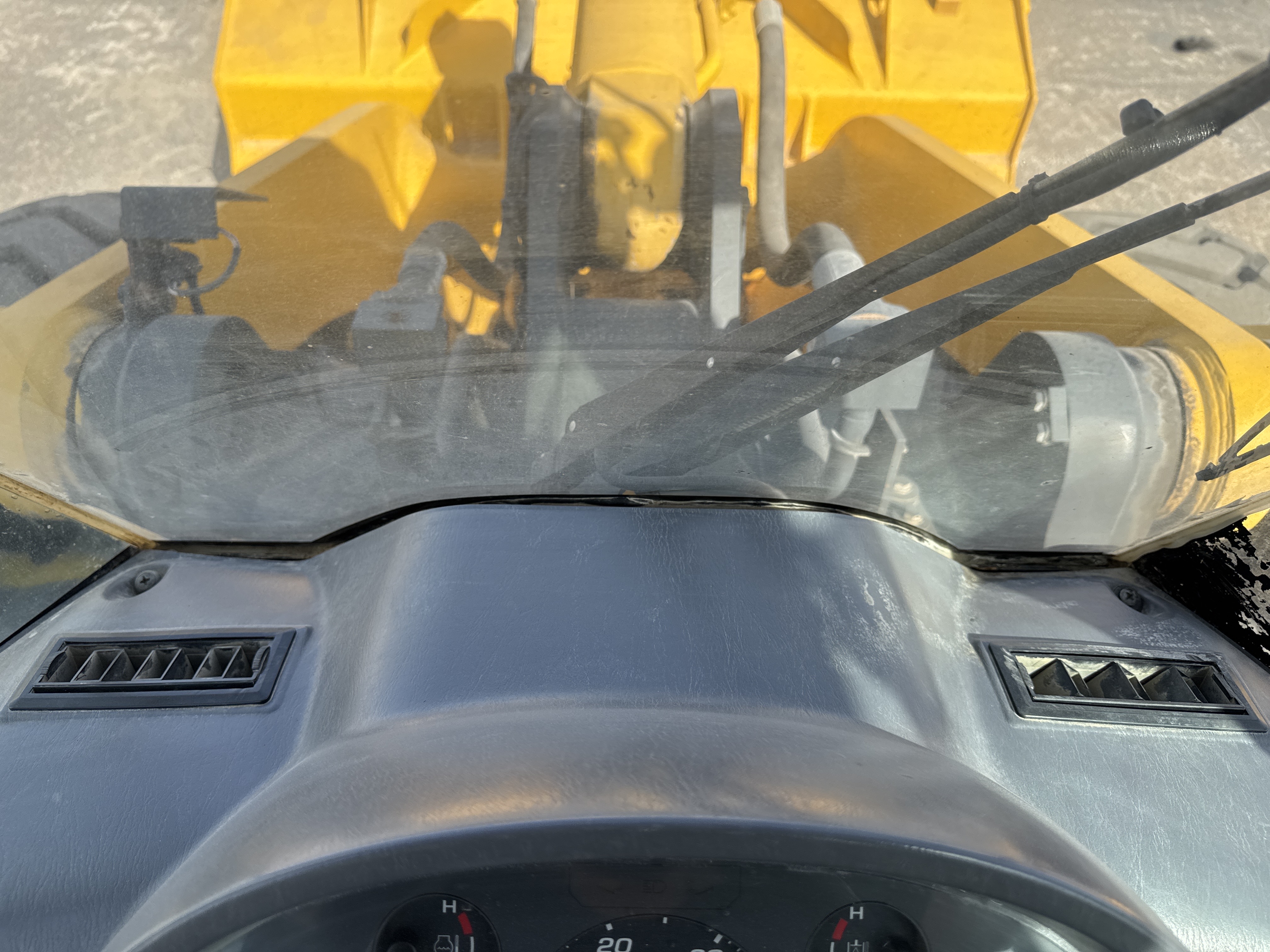 WHL-005-Komatsu-WA470-6-Wheel-loaders-inspection-Air-conditioning-Vents-and-air-flow-2