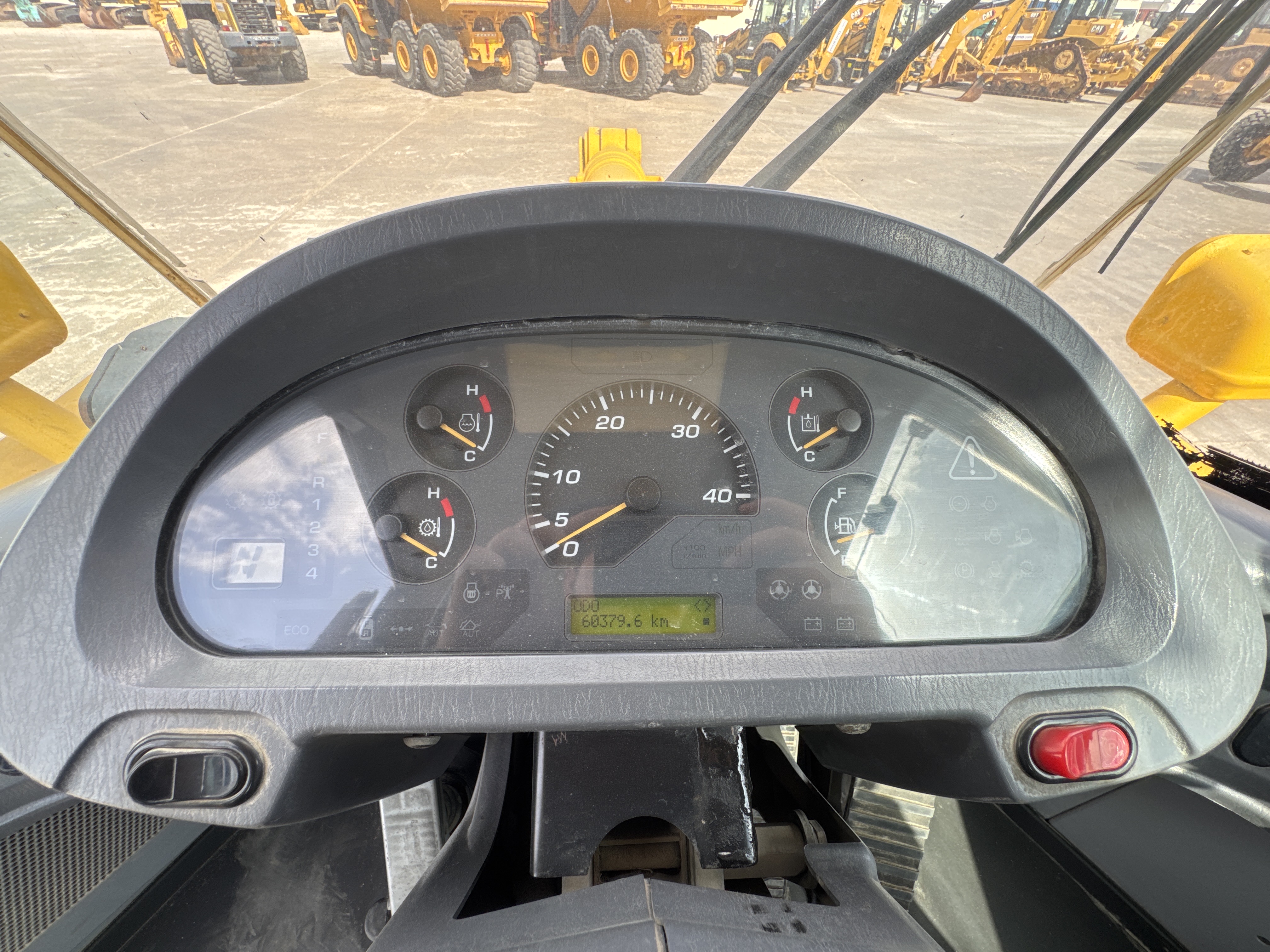 WHL-005-Komatsu-WA470-6-Wheel-loaders-inspection-Cabin-Instrument-cluster-2