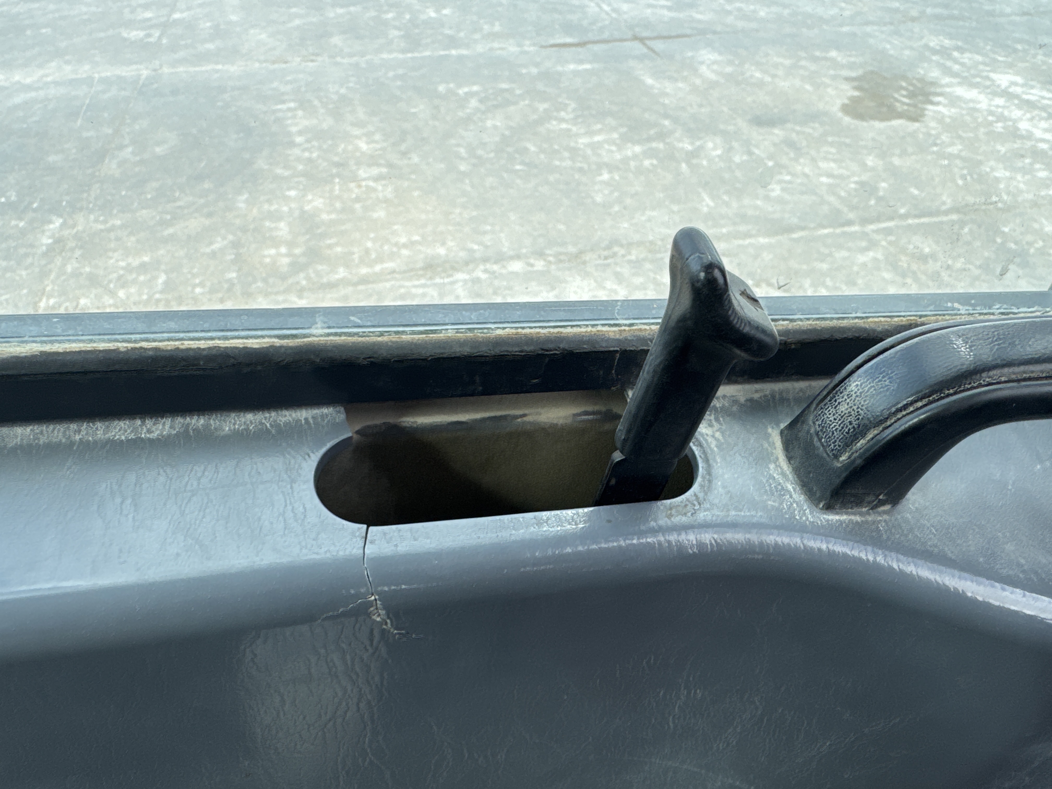 WHL-005-Komatsu-WA470-6-Wheel-loaders-inspection-Cabin-Door-handles-2