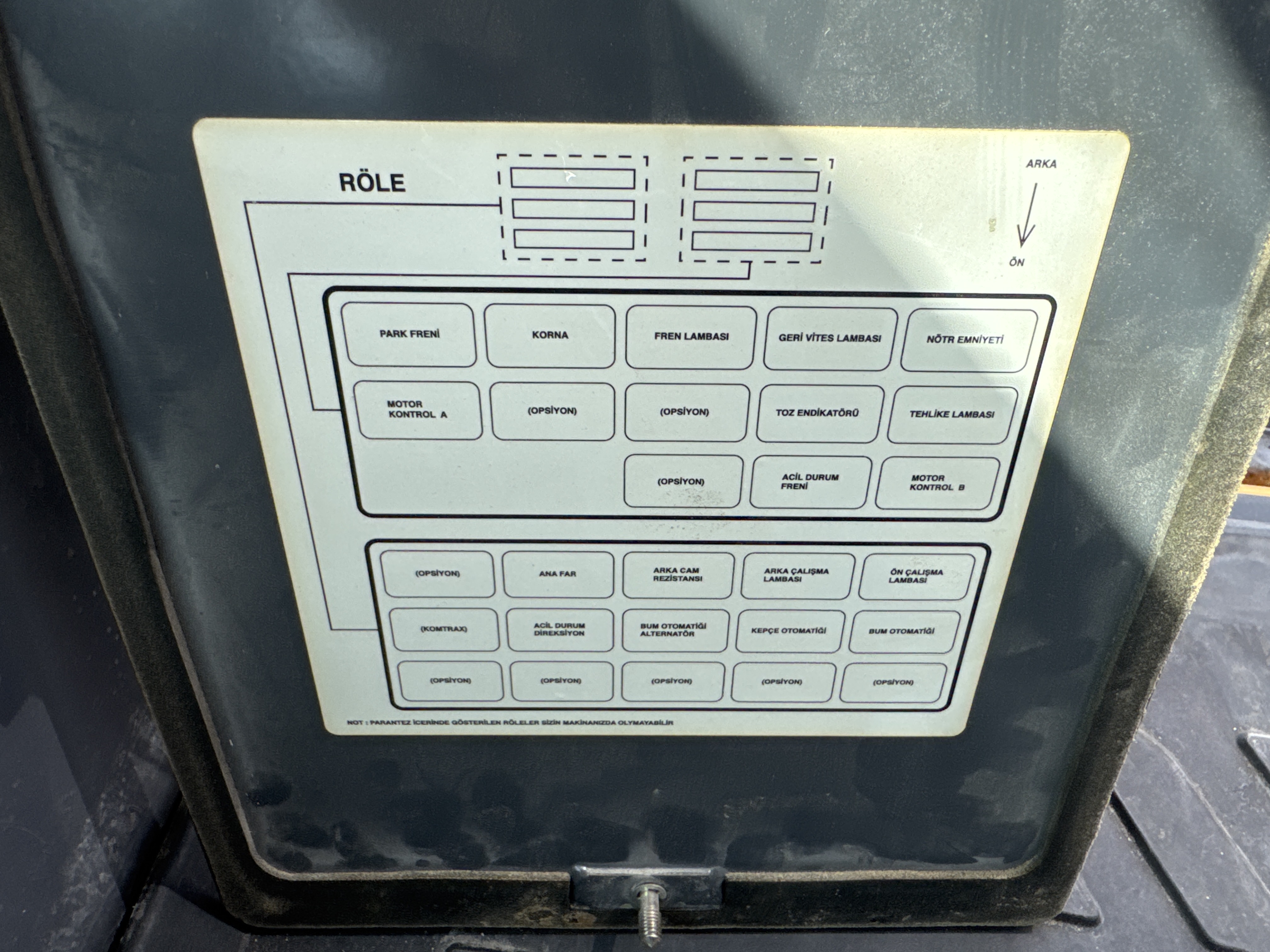 WHL-005-Komatsu-WA470-6-Wheel-loaders-inspection-Electronic-Fuse-box-2