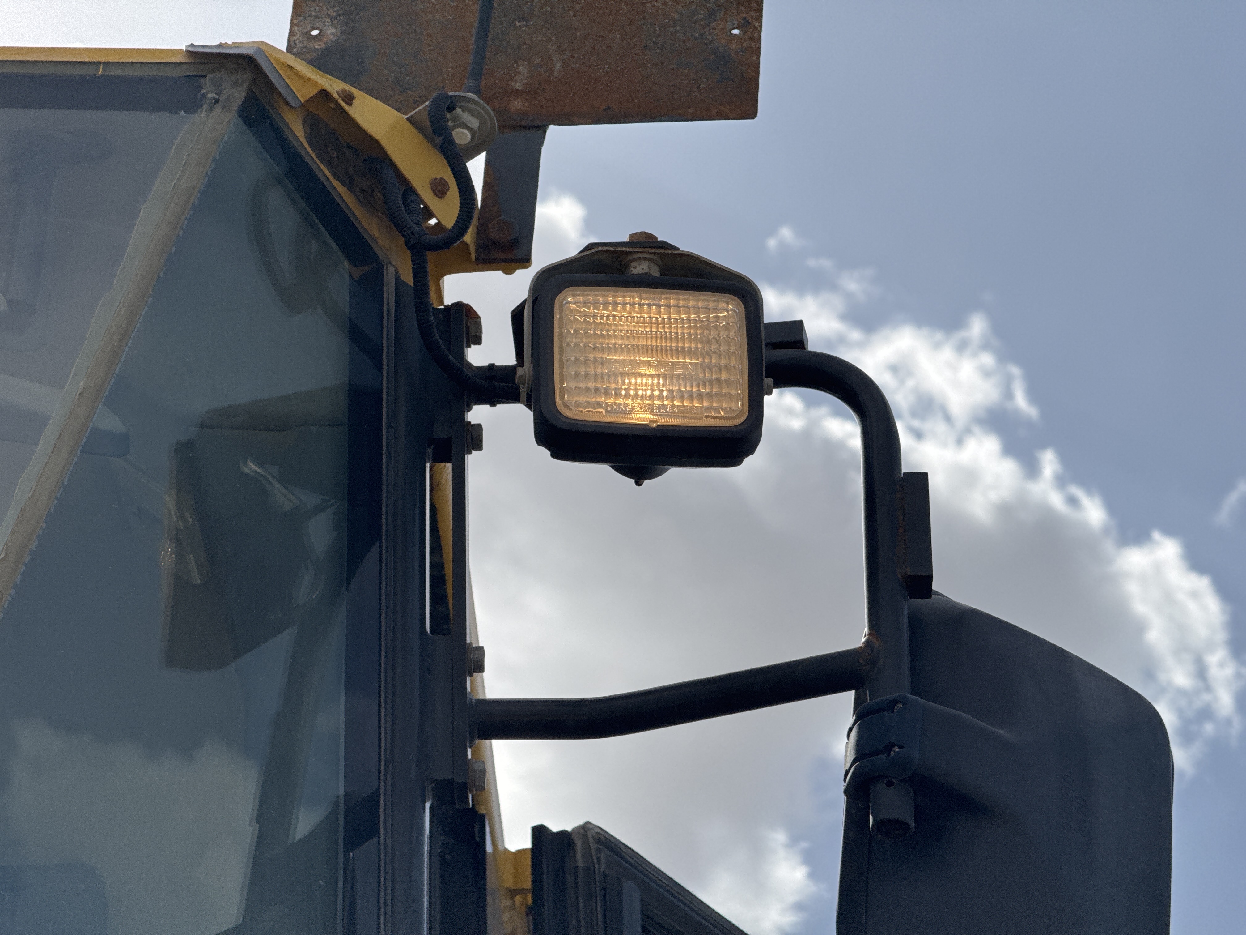 WHL-005-Komatsu-WA470-6-Wheel-loaders-inspection-Electronic-Lights-and-signals-2
