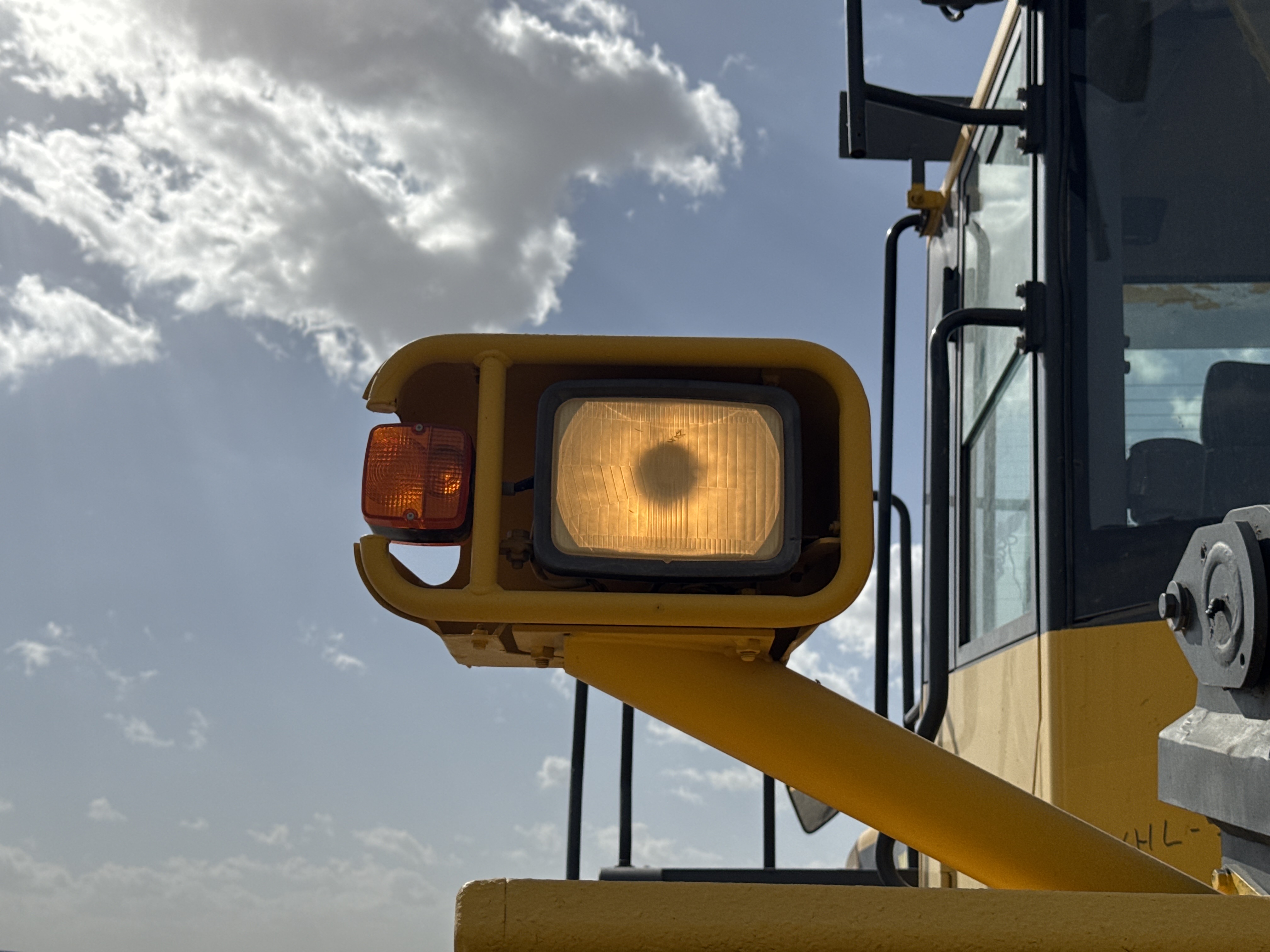 WHL-005-Komatsu-WA470-6-Wheel-loaders-inspection-Electronic-Lights-and-signals-2