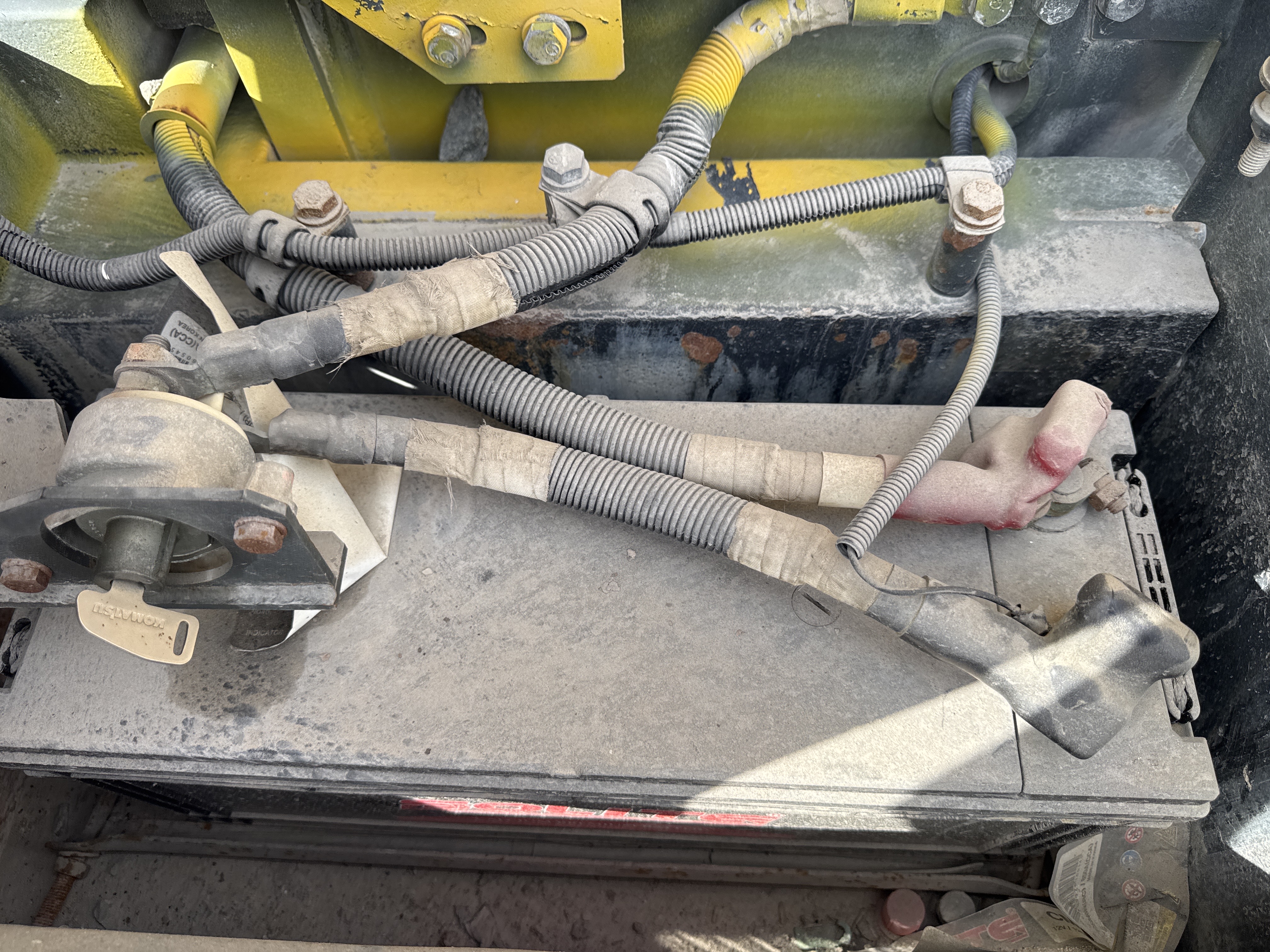 WHL-005-Komatsu-WA470-6-Wheel-loaders-inspection-Electronic-Battery-2