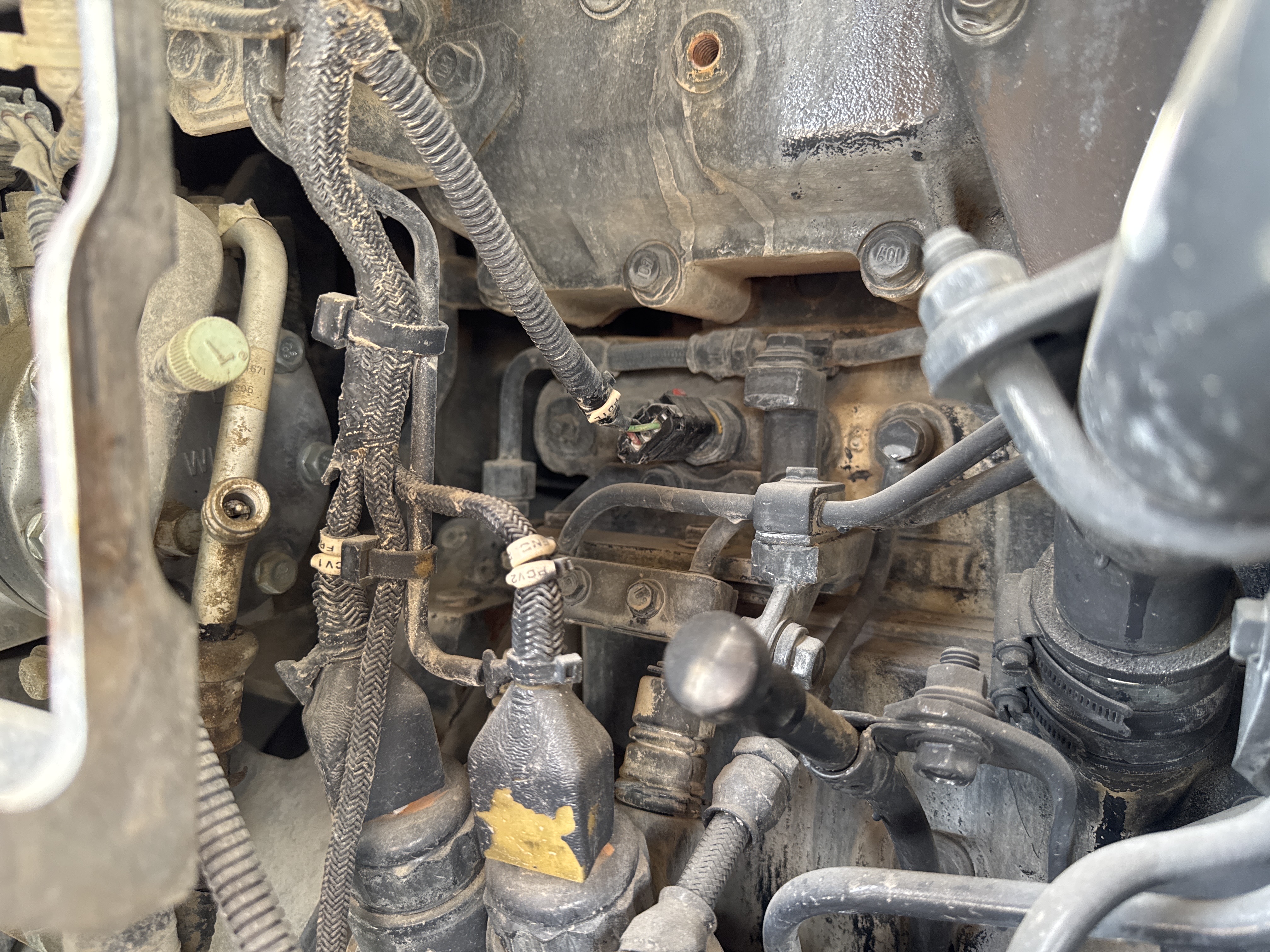 WHL-005-Komatsu-WA470-6-Wheel-loaders-inspection-Electronic-Main-harness-2