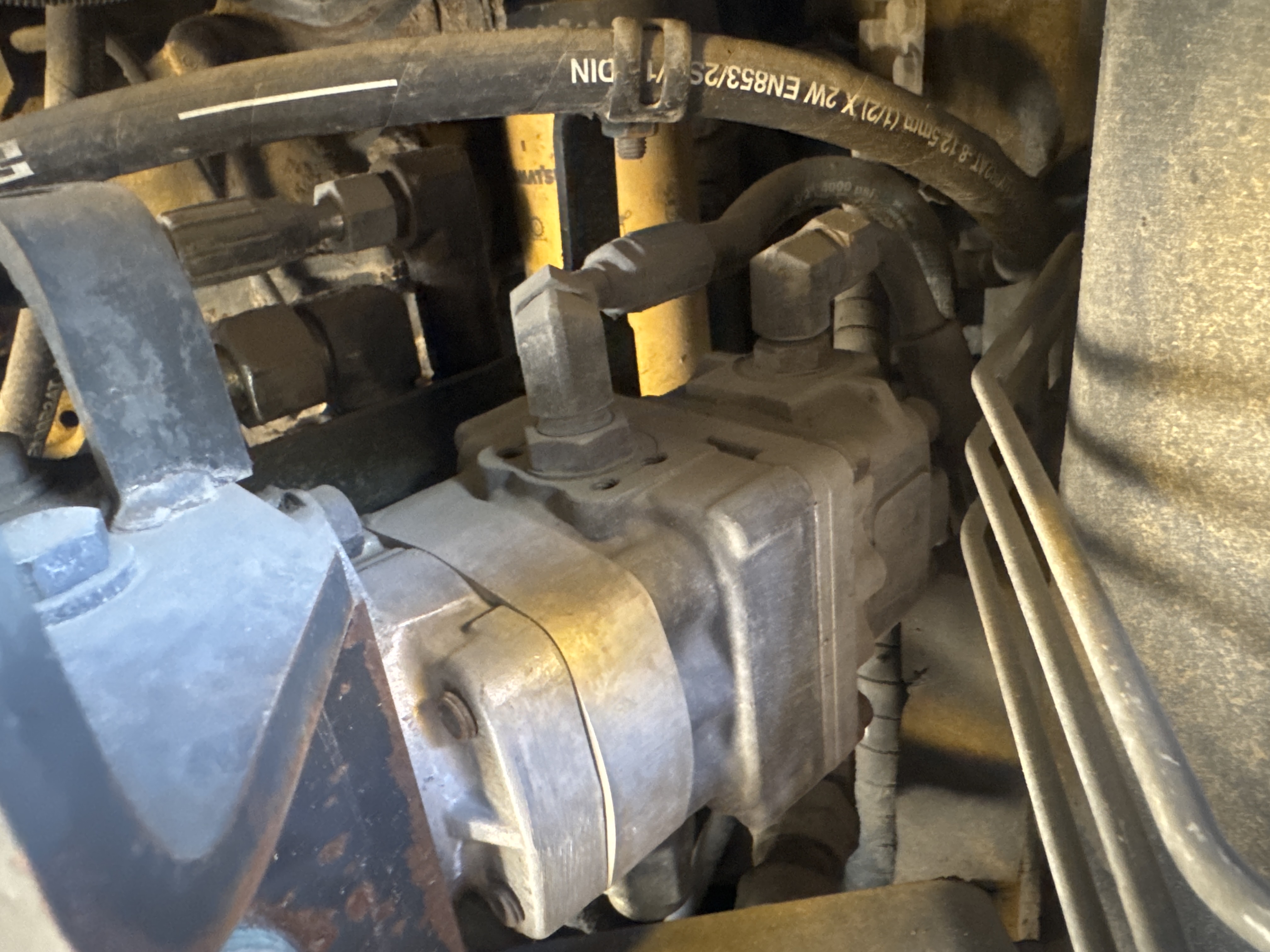 WHL-005-Komatsu-WA470-6-Wheel-loaders-inspection-Hydraulics-Hydraulic-pump-2