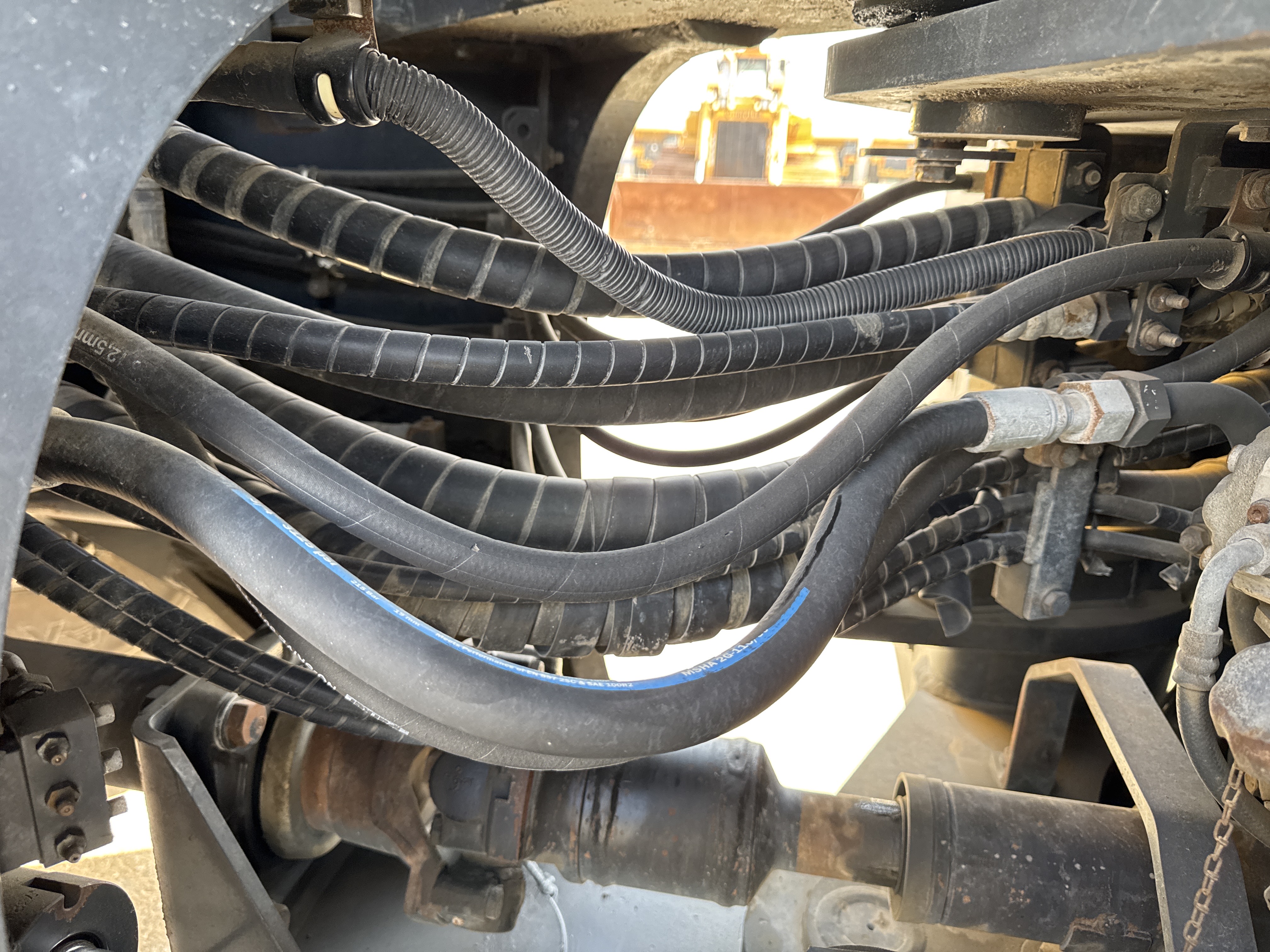 WHL-005-Komatsu-WA470-6-Wheel-loaders-inspection-Hydraulics-Hydraulic-hoses-and-lines-2