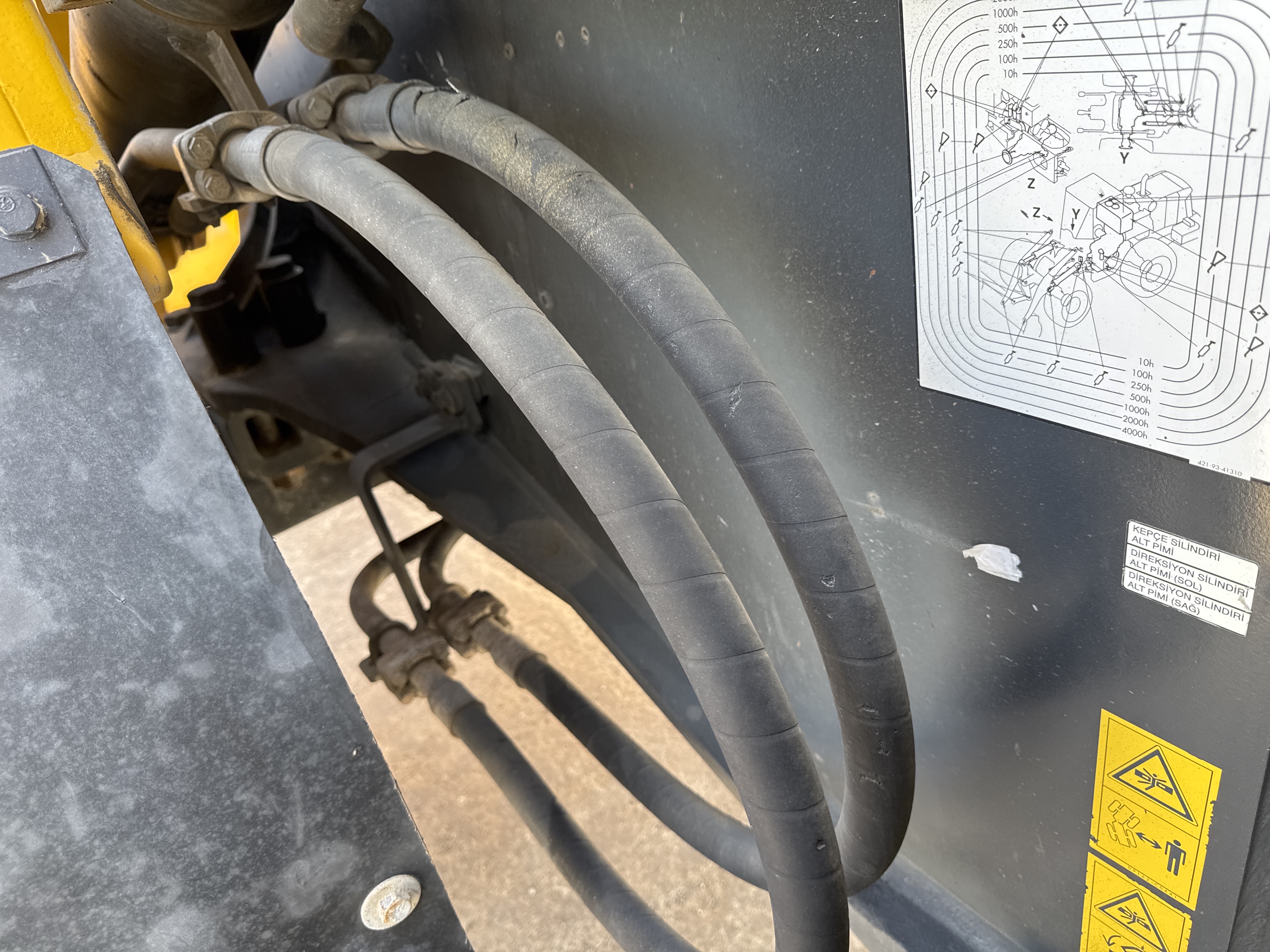 WHL-005-Komatsu-WA470-6-Wheel-loaders-inspection-Hydraulics-Hydraulic-hoses-and-lines-2