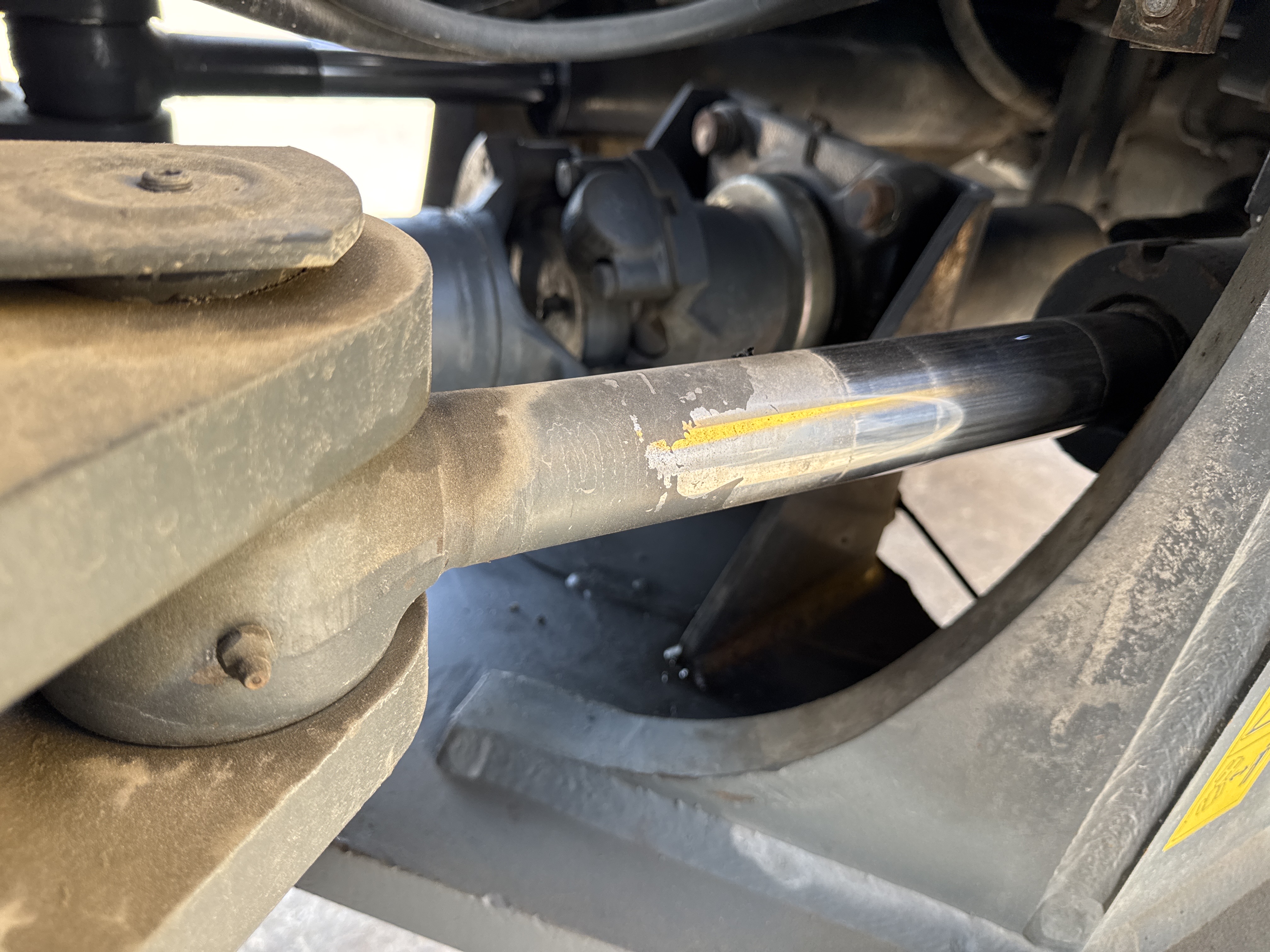 WHL-005-Komatsu-WA470-6-Wheel-loaders-inspection-Hydraulics-Steering-cylinders-2