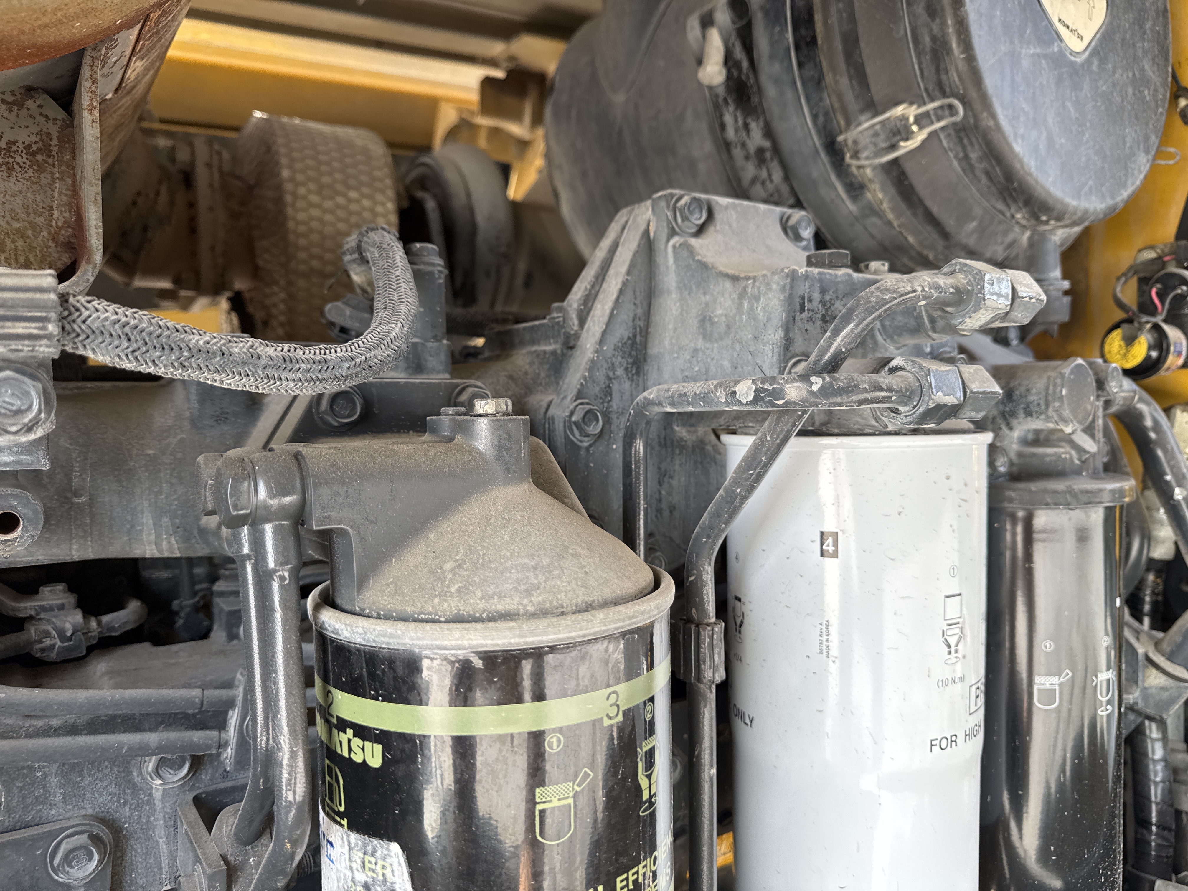 WHL-005-Komatsu-WA470-6-Wheel-loaders-inspection-Engine-Hoses-2