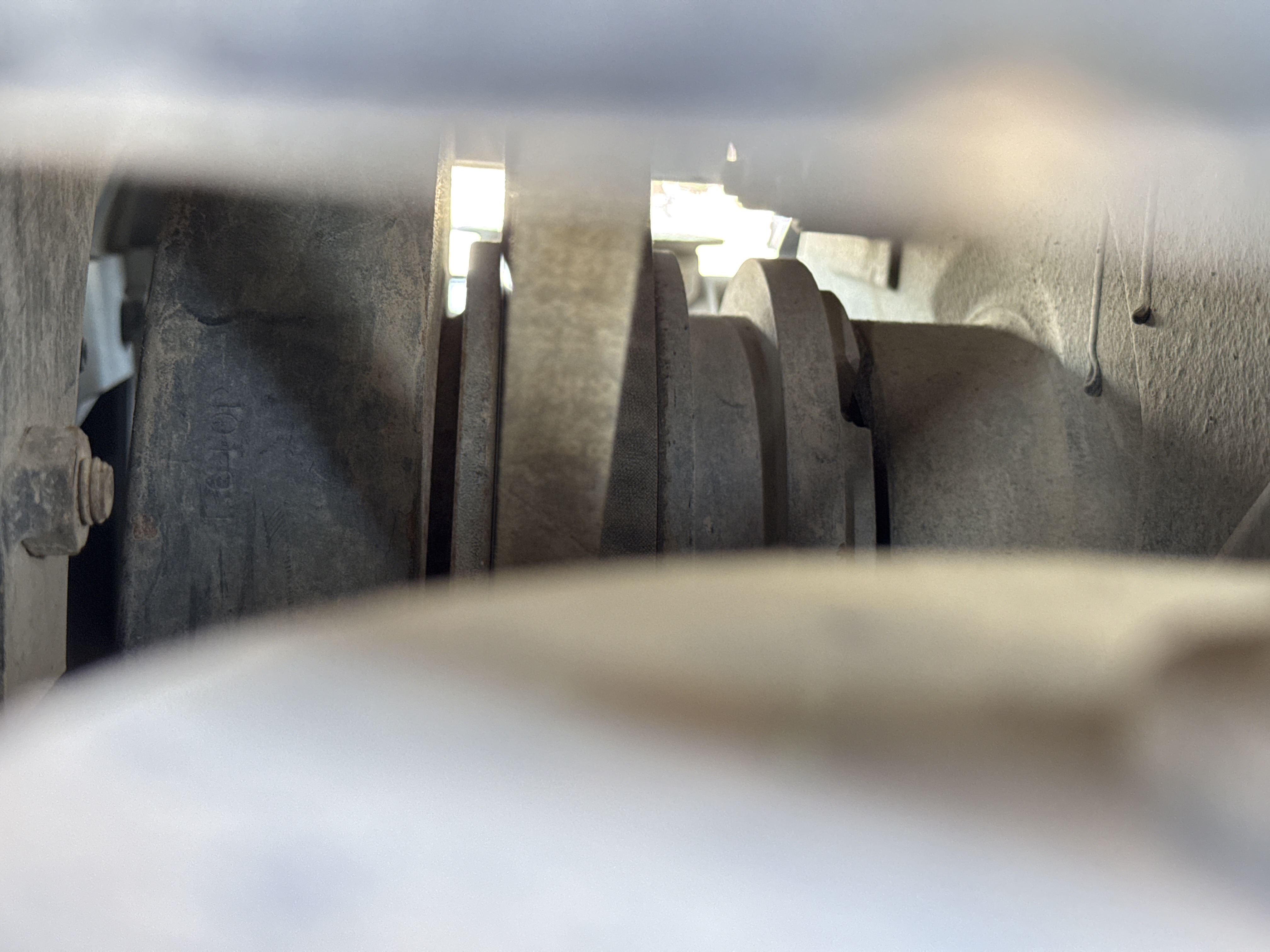 WHL-005-Komatsu-WA470-6-Wheel-loaders-inspection-Engine-Belts-2