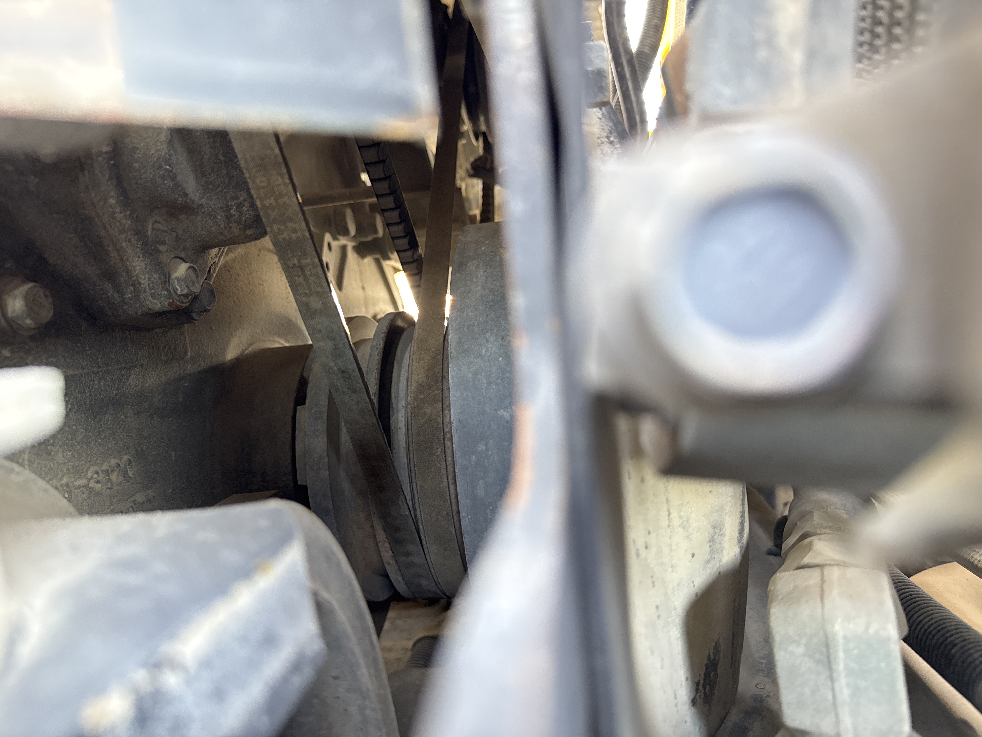 WHL-005-Komatsu-WA470-6-Wheel-loaders-inspection-Engine-Belts-2