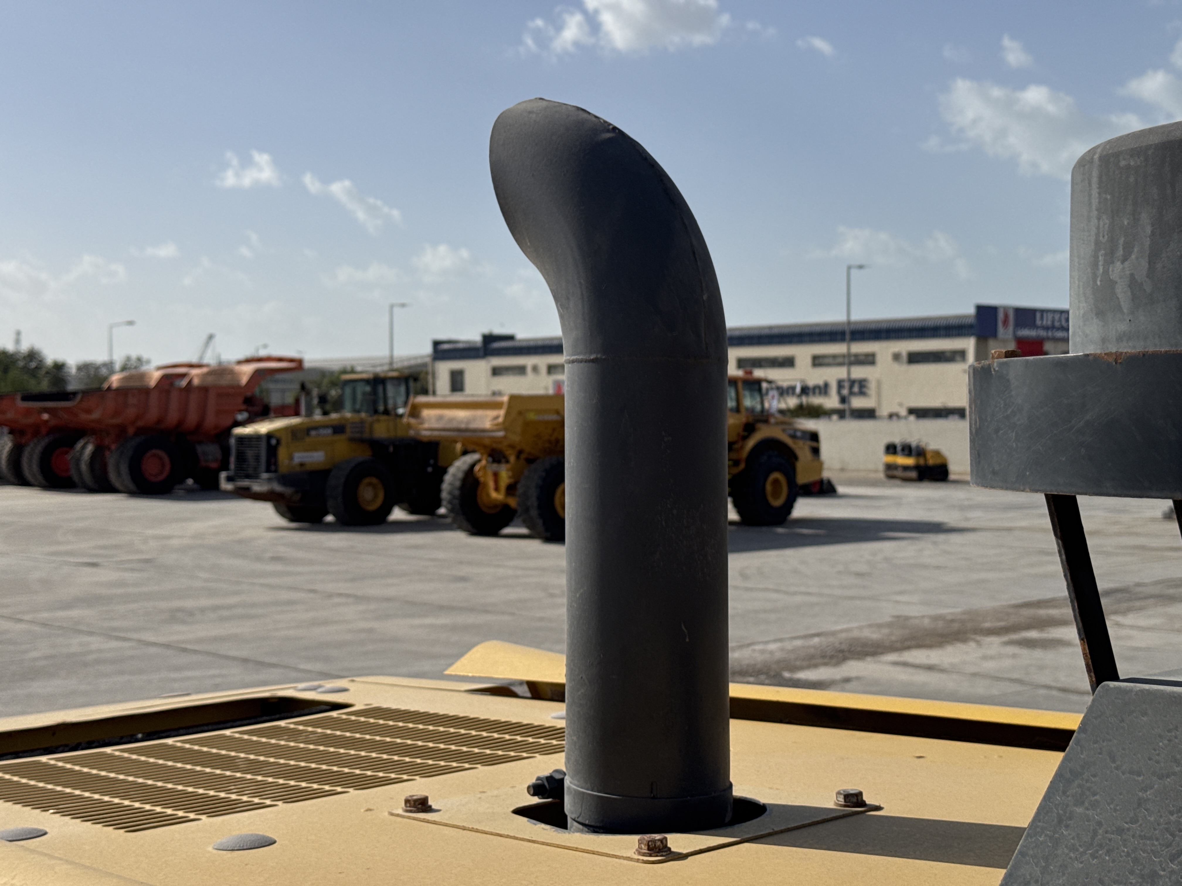 WHL-005-Komatsu-WA470-6-Wheel-loaders-inspection-Engine-Exhaust-system-2