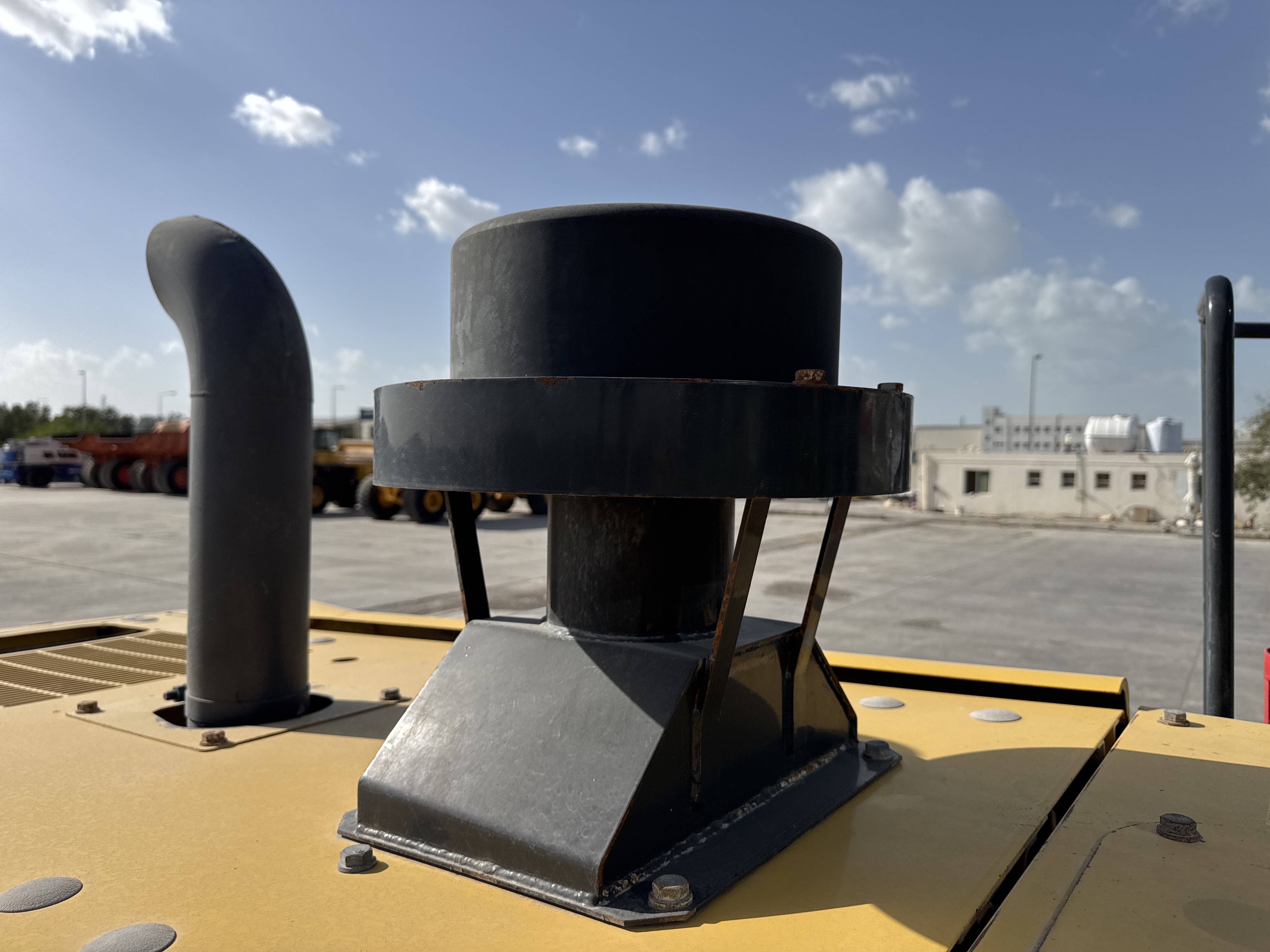 WHL-005-Komatsu-WA470-6-Wheel-loaders-inspection-Engine-Air-intake-system-2