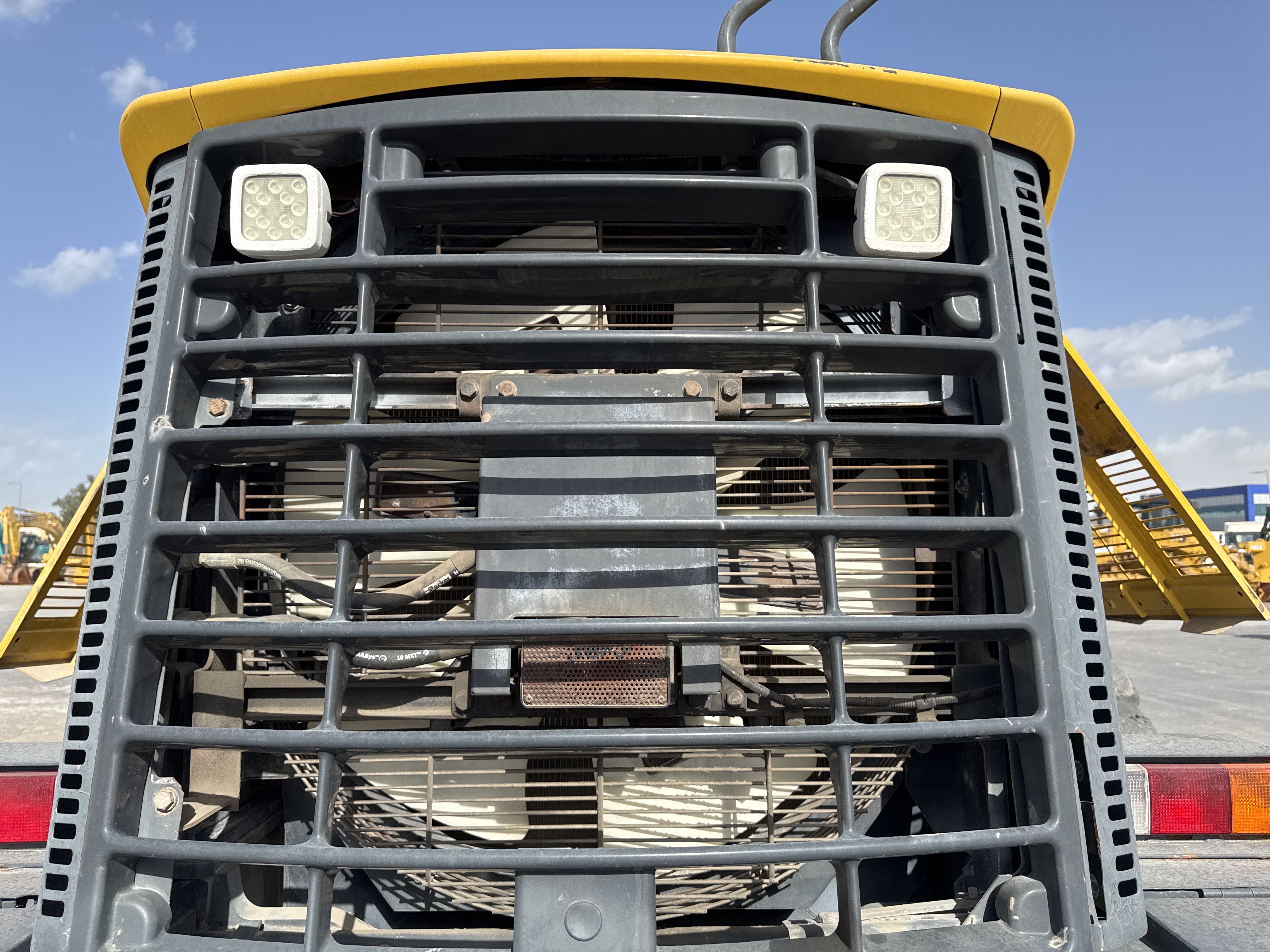 WHL-005-Komatsu-WA470-6-Wheel-loaders-inspection-Engine-Cooling-fan-and-fan-guard-2