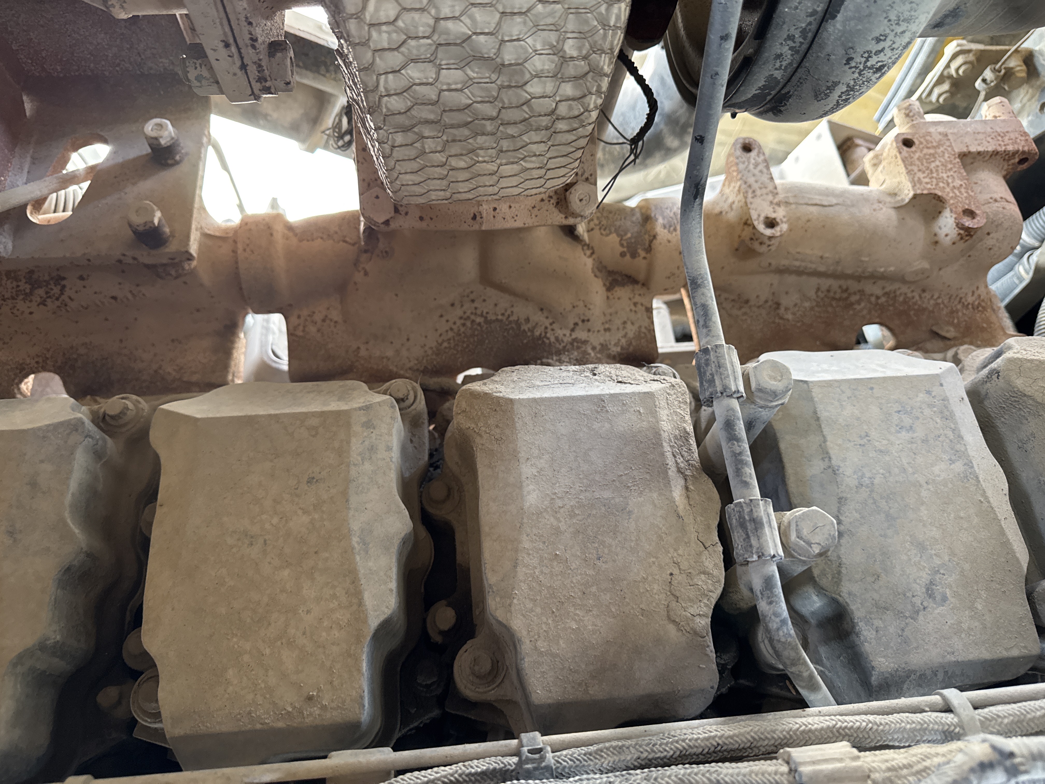 WHL-005-Komatsu-WA470-6-Wheel-loaders-inspection-Engine-Fuel-leaks-2